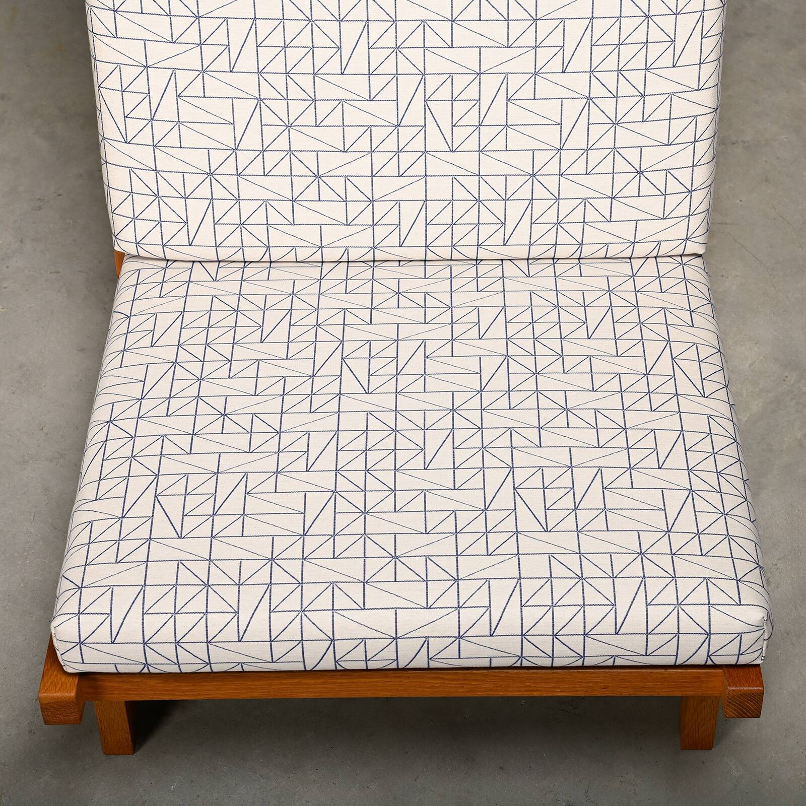 Hans J. Wegner AP71 Lounge Chair, Oak and Graphic fabric for AP Stolen, Den