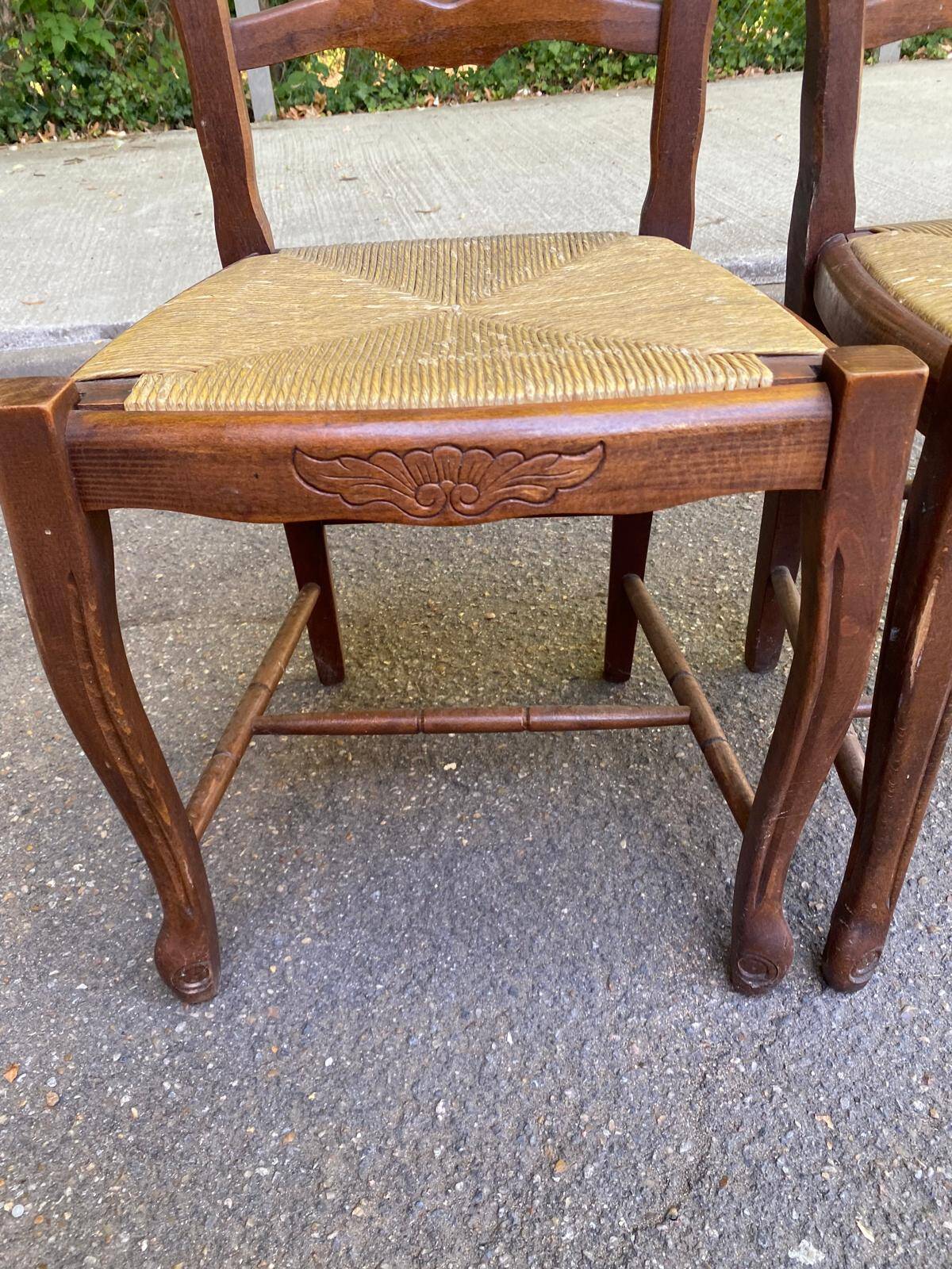2 dining chairs with carved solid wood and rush seats in Louis XV shell style.