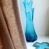 Vase corolle en verre bleu