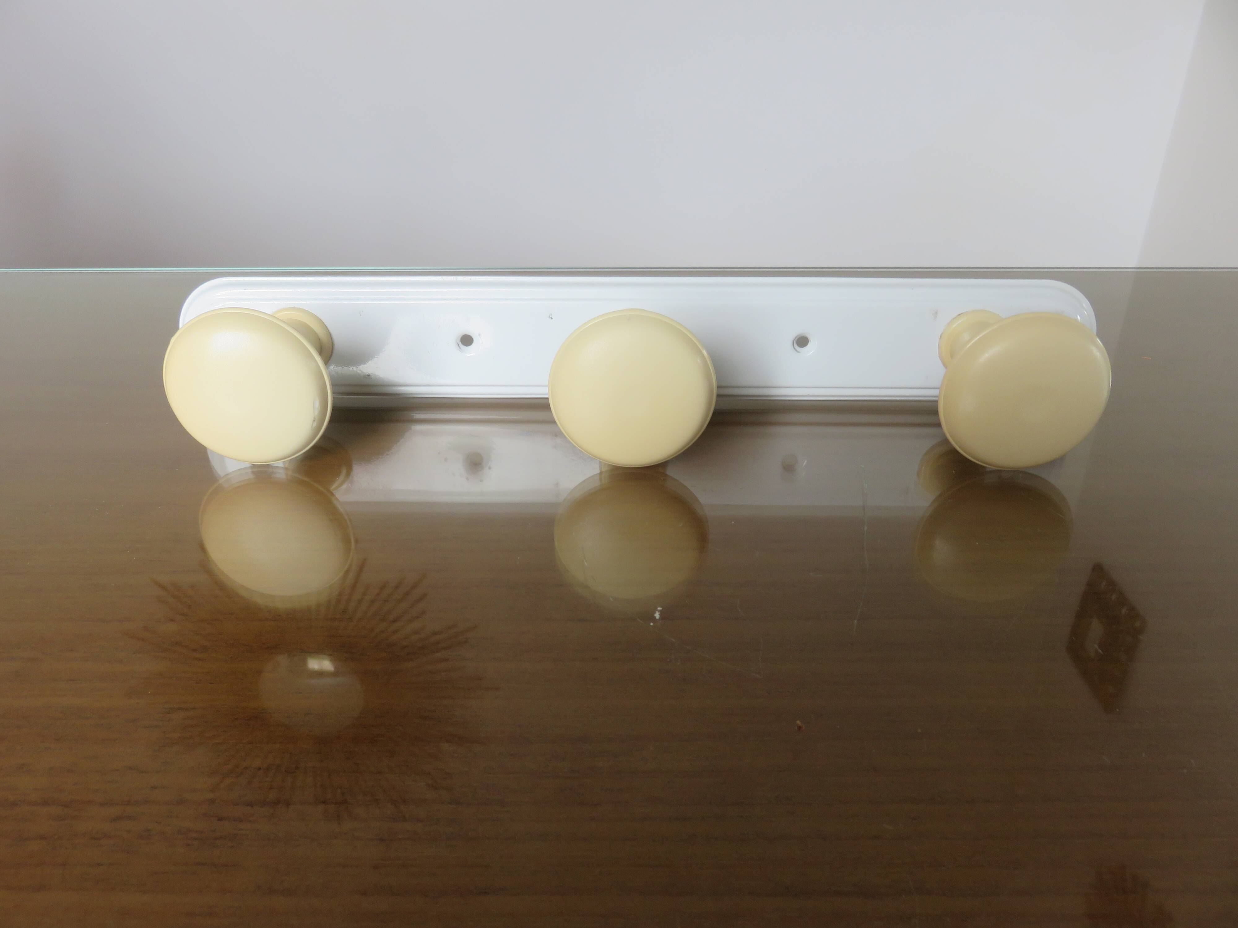Wall coat rack with 3 coat hooks in bakelite from the 50s and 60s