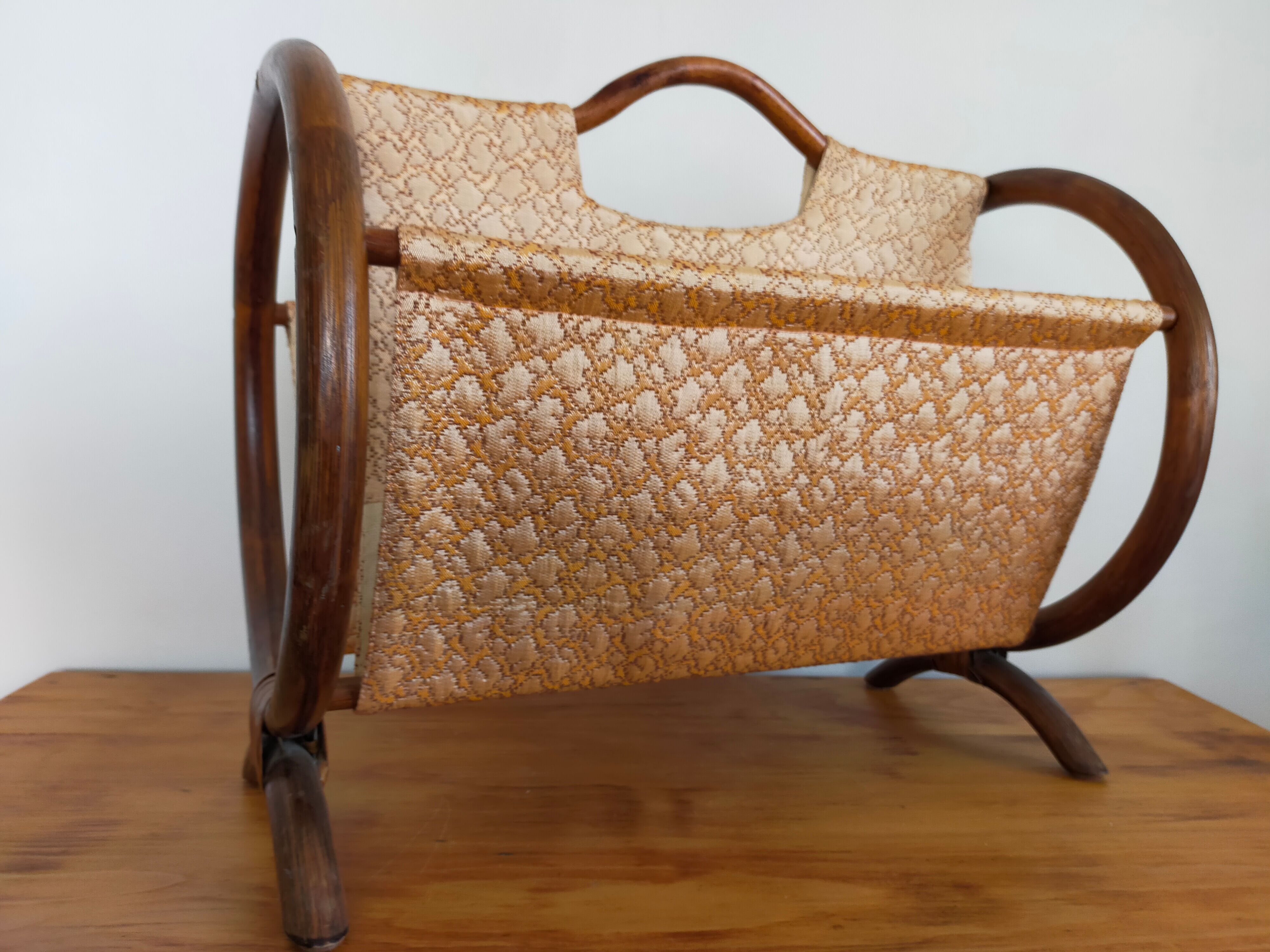 Magazine holder in rattan and vintage fabrics