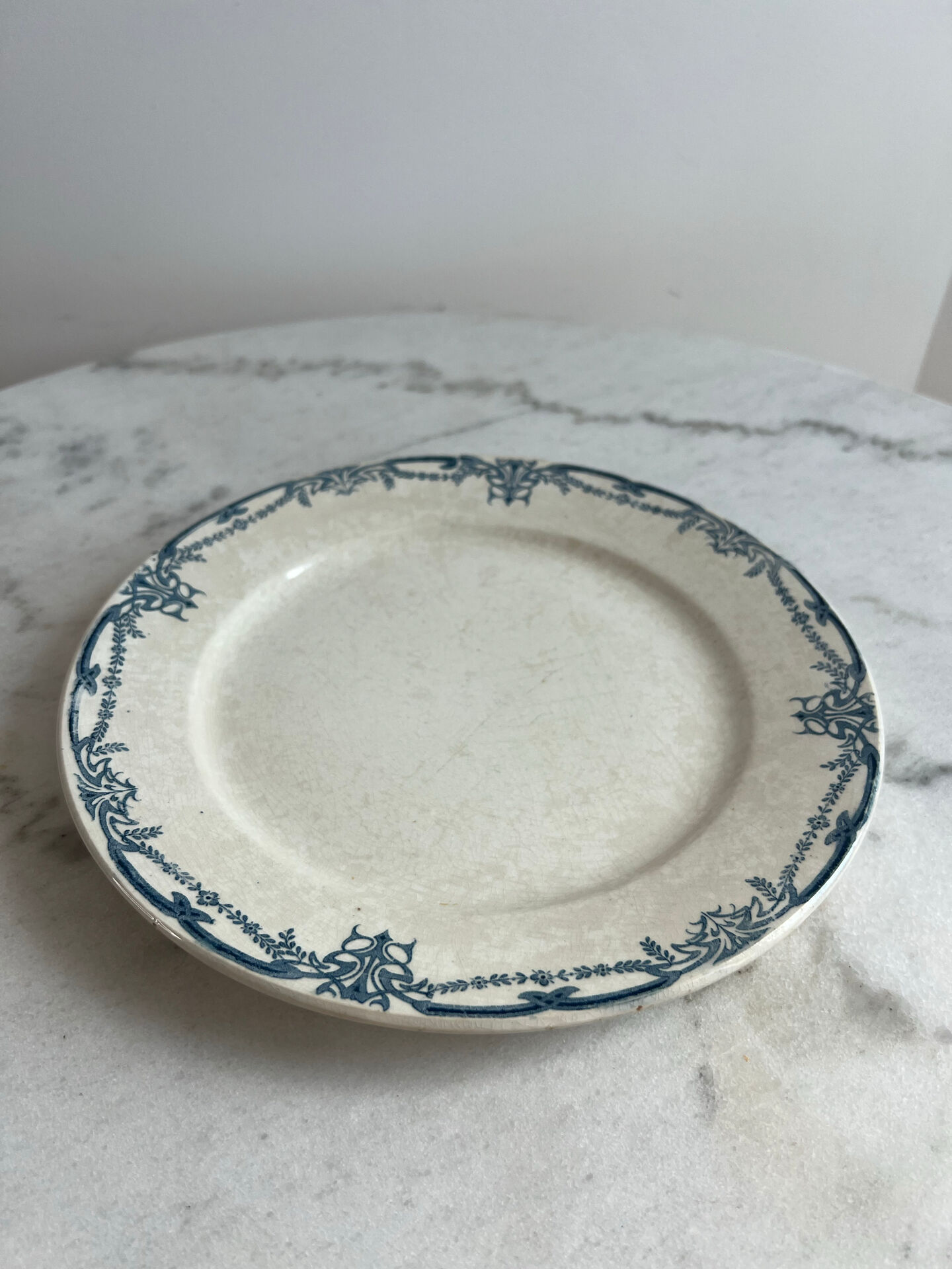 Flat plate Sarreguemines Digoin, Vaucluse Collection