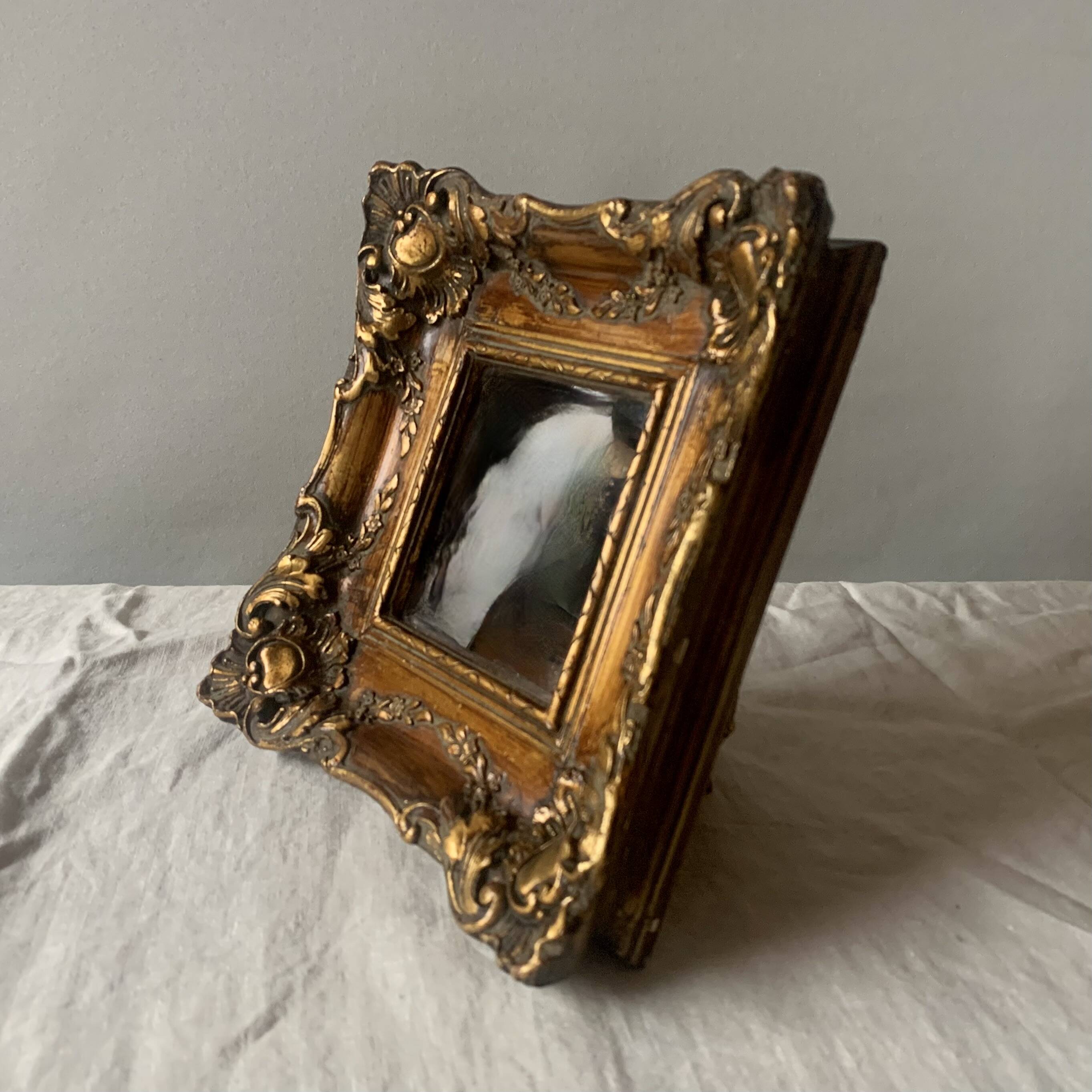 Petit cadre carré en bois sculpté doré style rococo