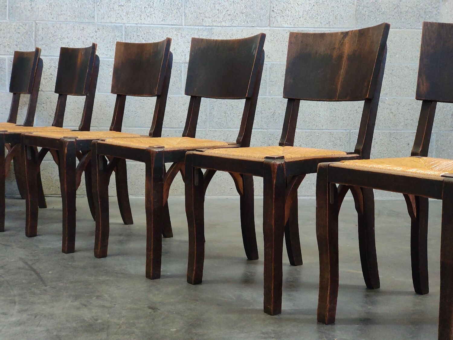 Suite of 6 chairs brutalist style straw and solid oak