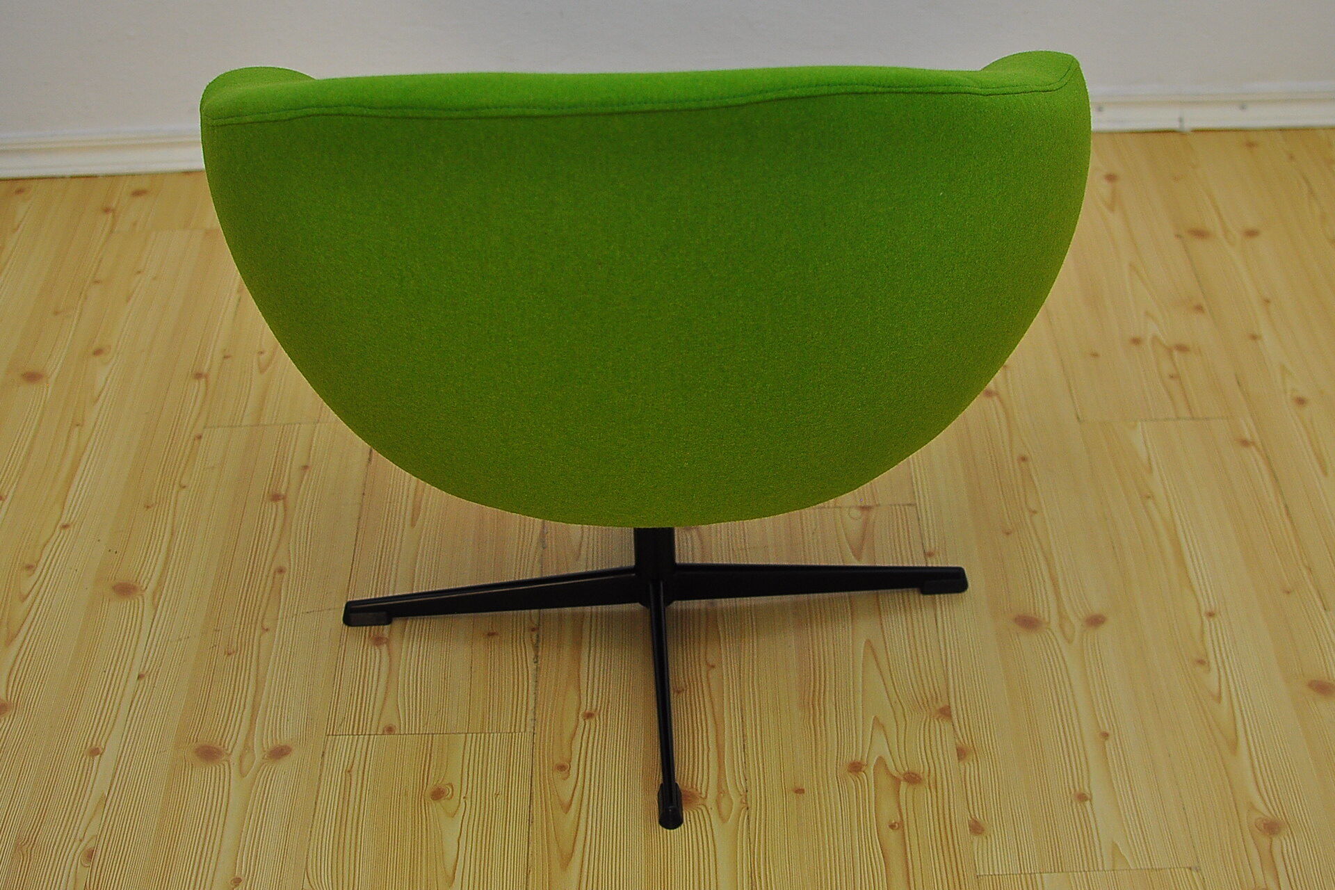 Shell armchair on a swivel leg, 1960s
