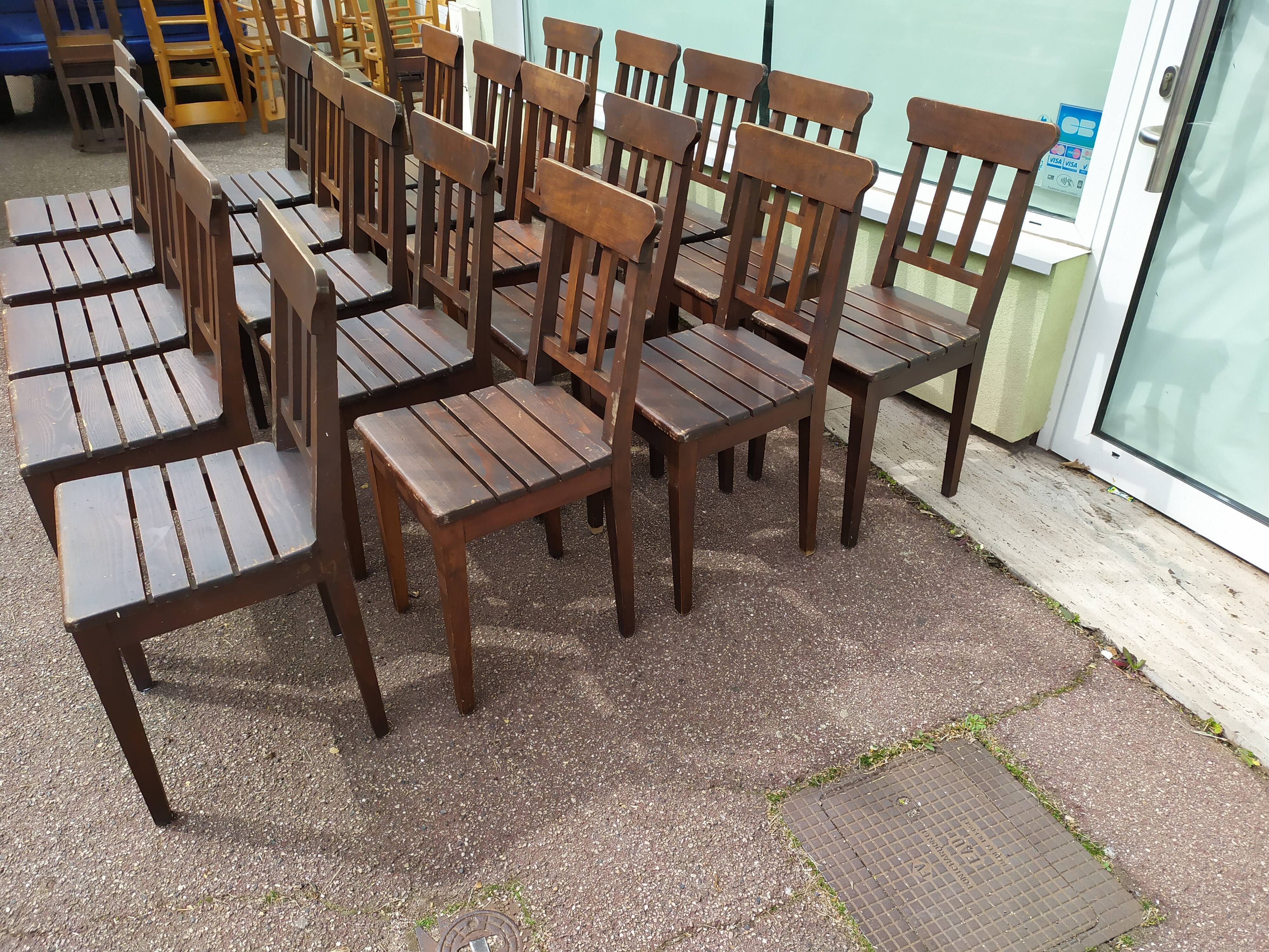 Ensemble lot de 20 chaises en bois de bistrot