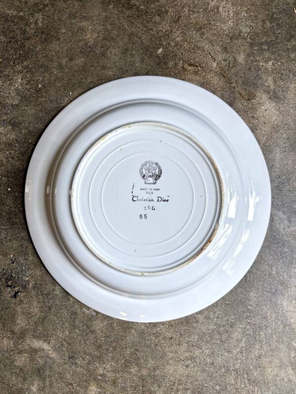 Petit plat rond creux Christian Dior en faïence italienne