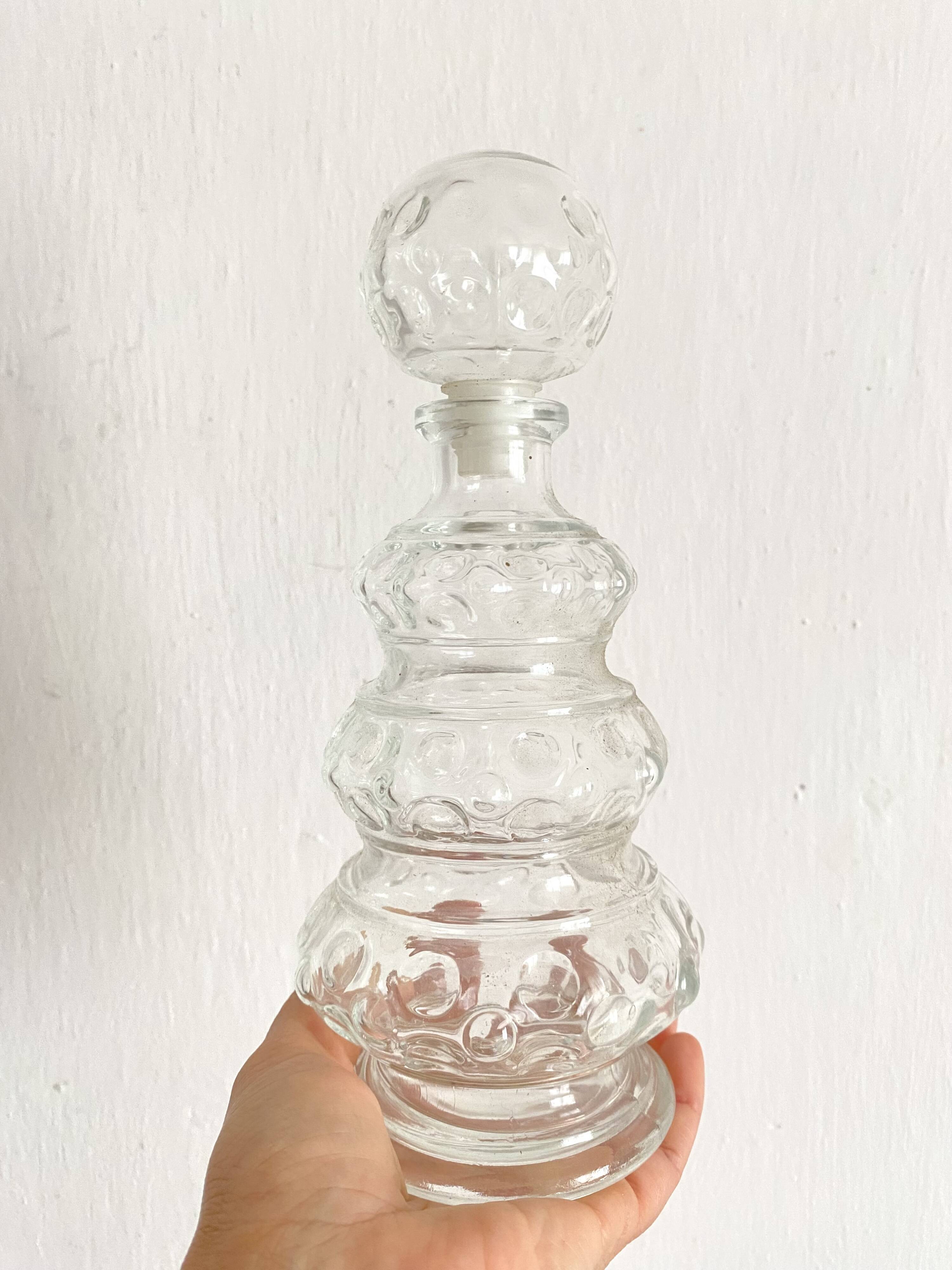 Glass carafe with ball stopper