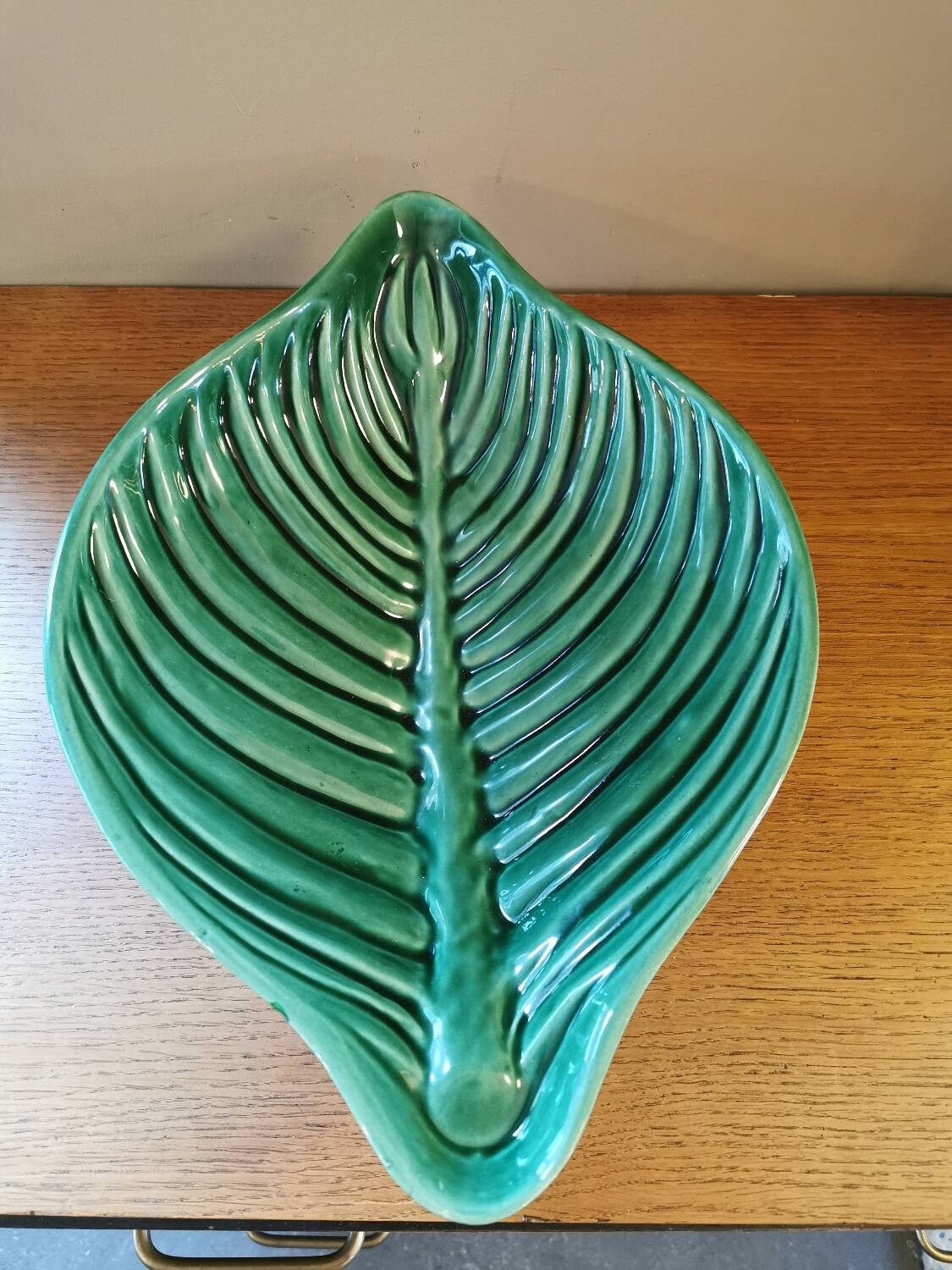Coupe vintage en barbotine forme feuille