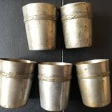 Ensemble de 5 gobelets à liqueur art-déco en métal argenté