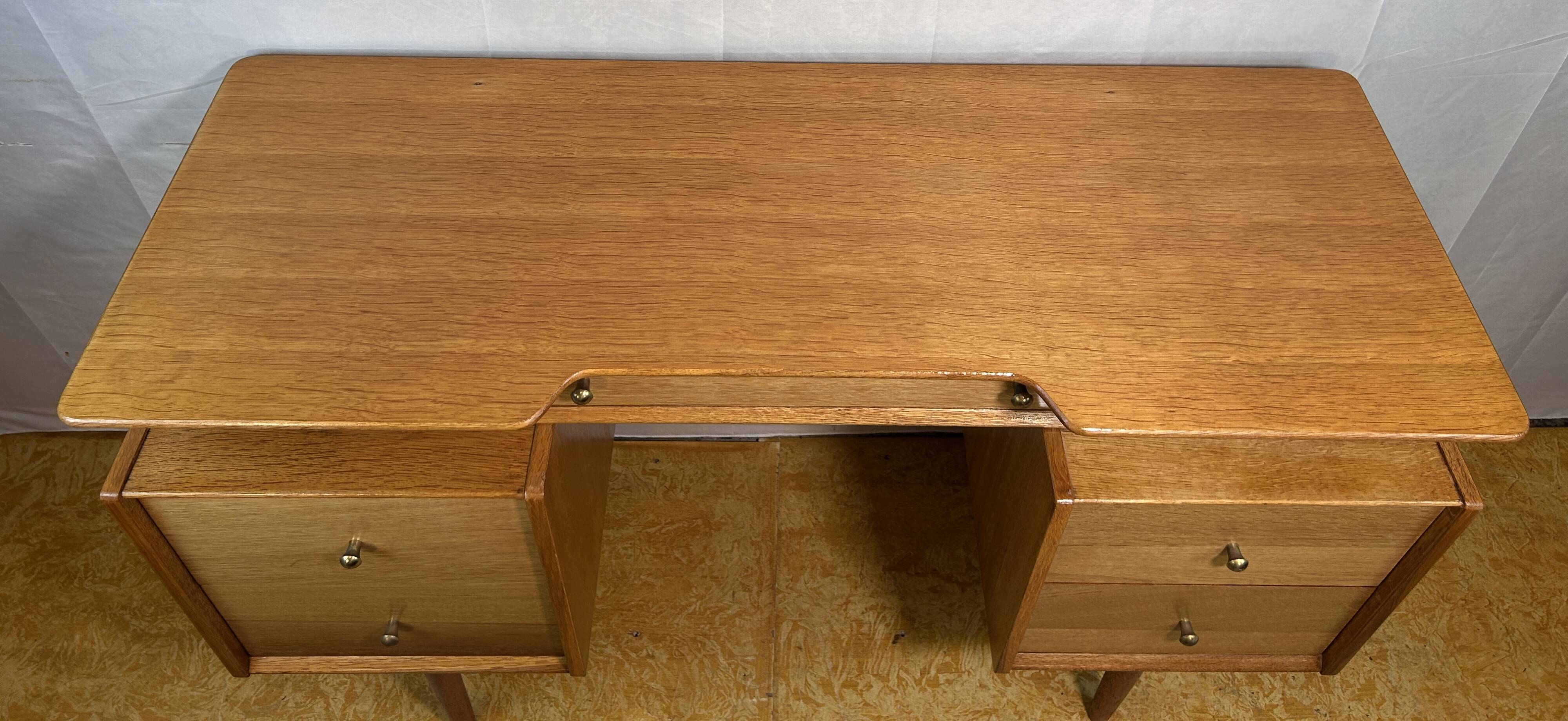 Early Mid-Century Retro Vintage Oak Desk by G Plan (E. Gomme) – Librenza Ra