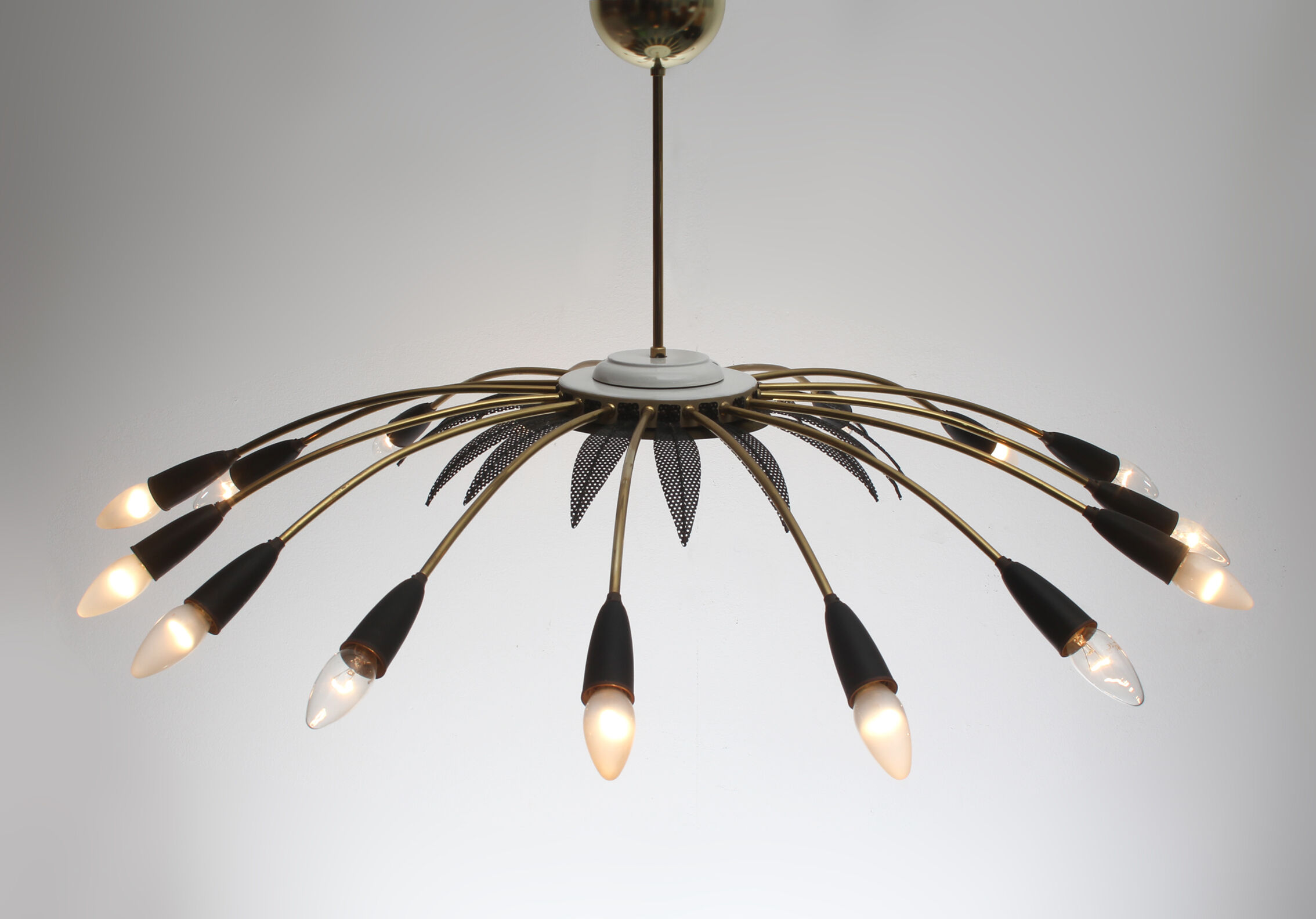1950s chandelier in brass for 16 bulbs, diameter 100cm