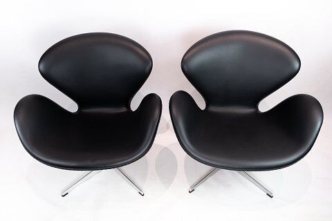 A pair of Swan chairs, model 3320, designed by Arne Jacobsen in 1958