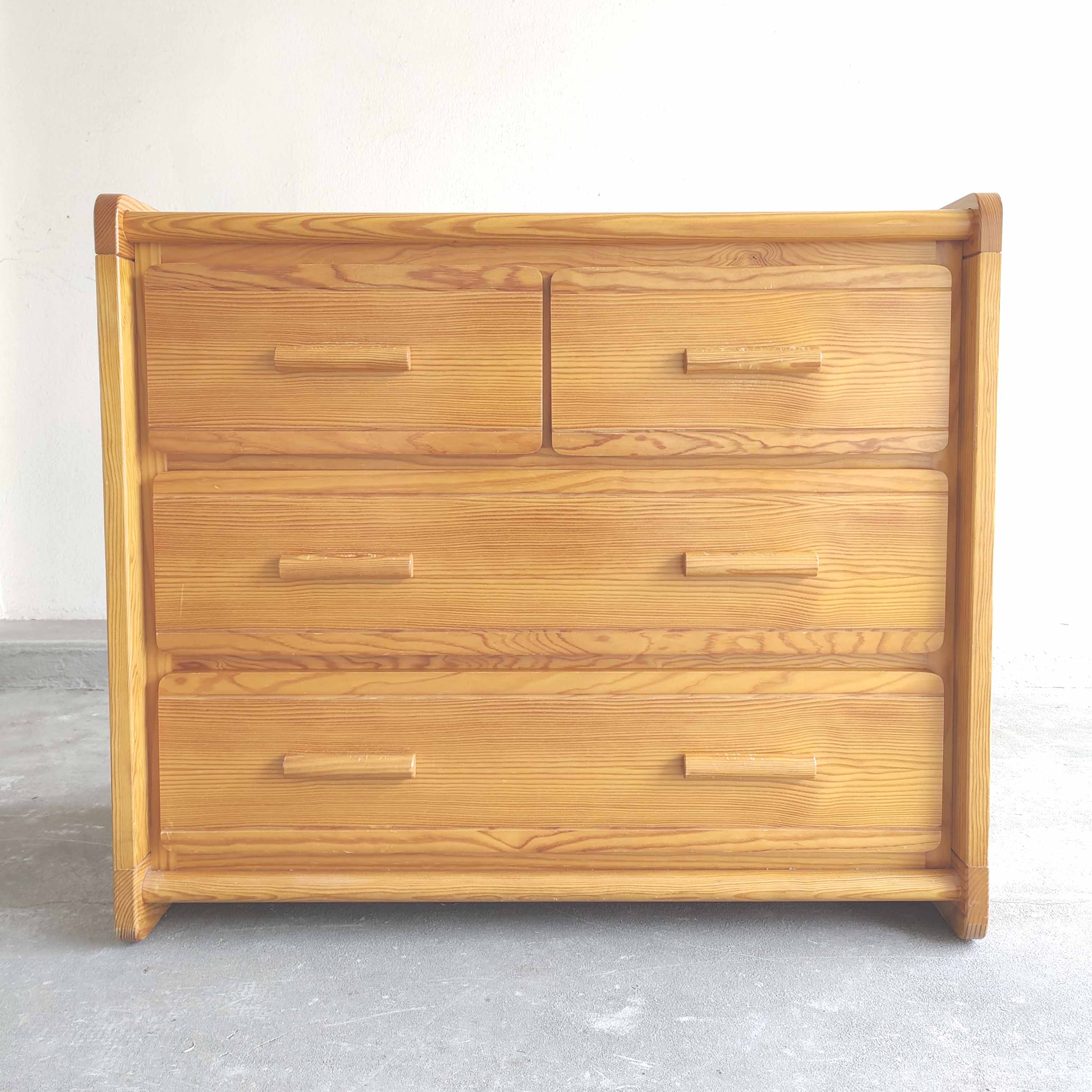Vintage pine chest of drawers