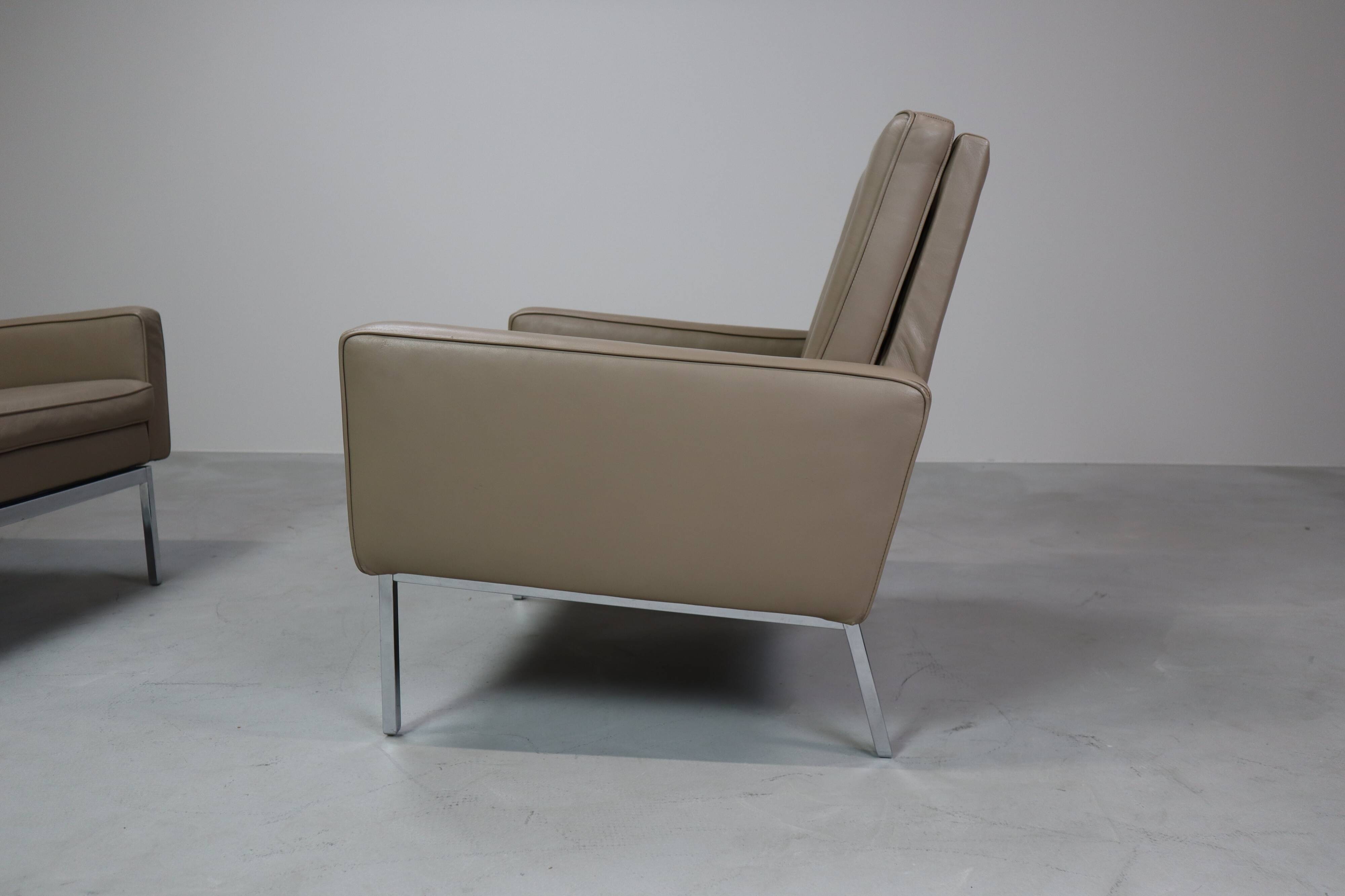 Florence Knoll lounge chairs model 65a for Knoll International.