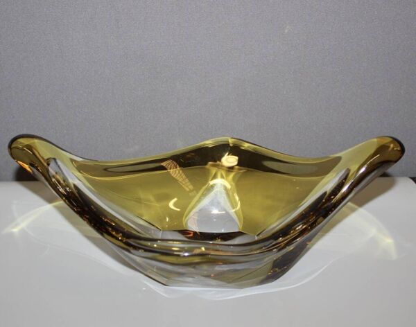 Coupe en cristal jaune et clair vers 1960
