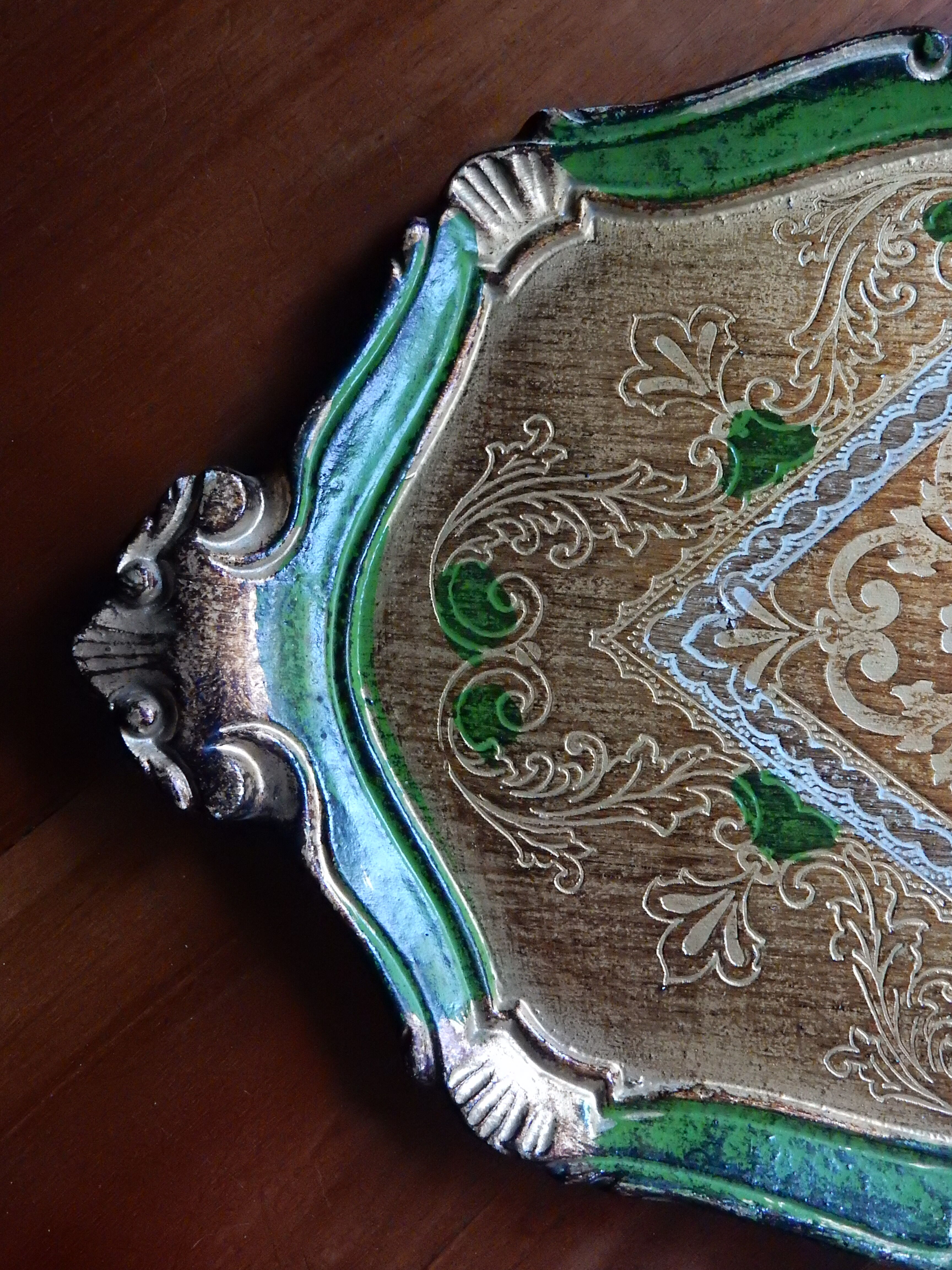 Venetian tray in wood decoration green and gold