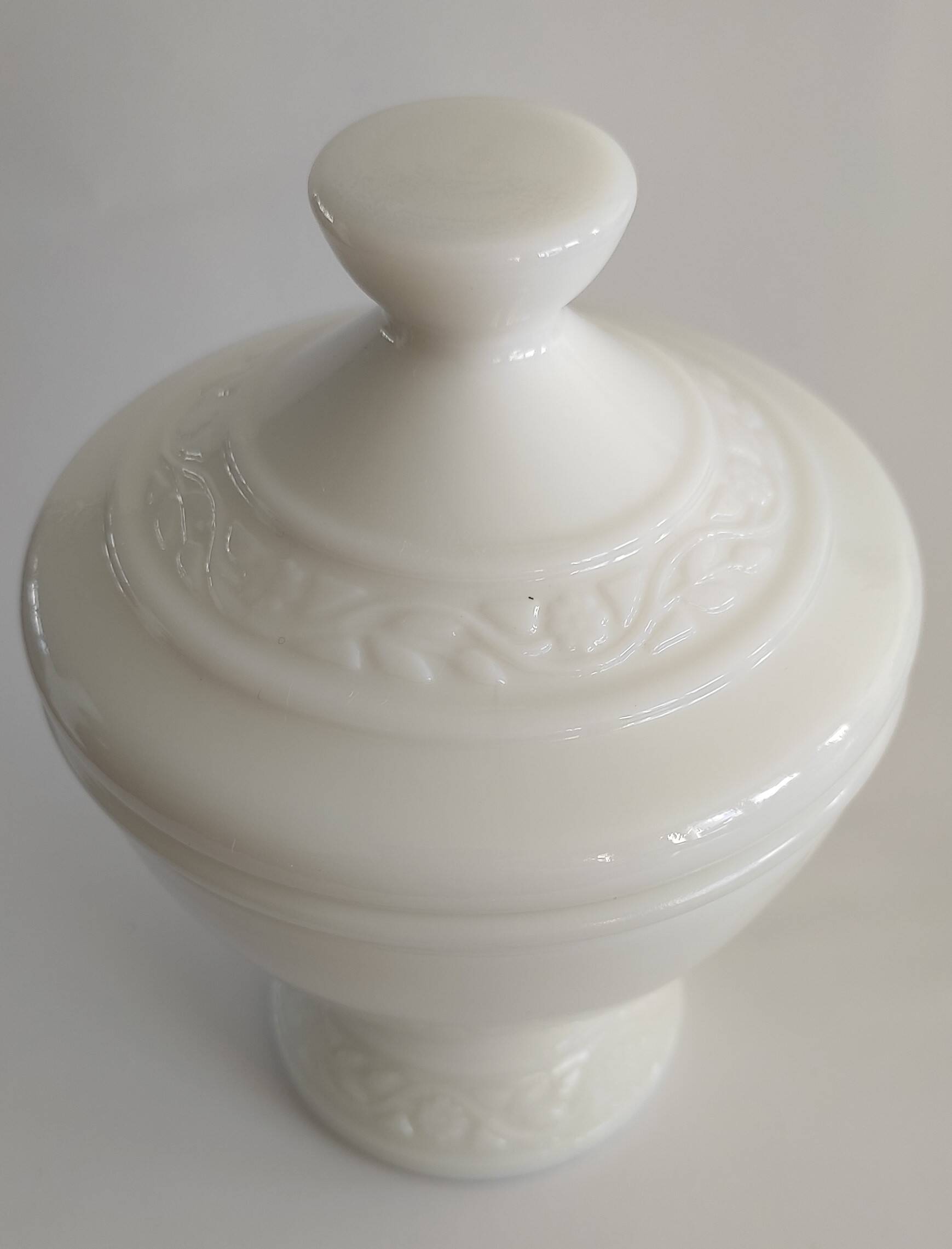 Bonbonnière en opaline