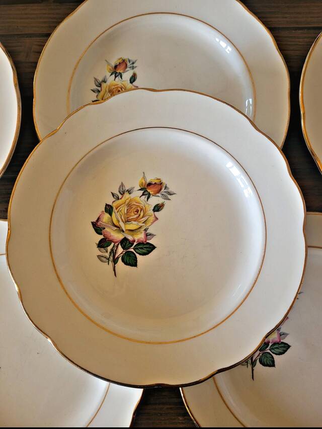 6 Gien Gardanne dinner plates, pink and yellow, with gold trim
