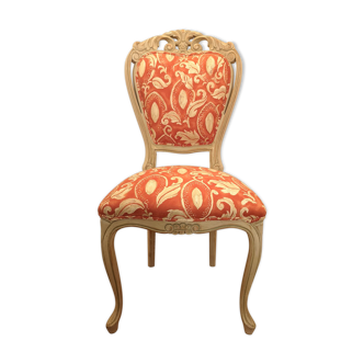 Chaise classique sculptée