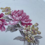 Plat à motif floral