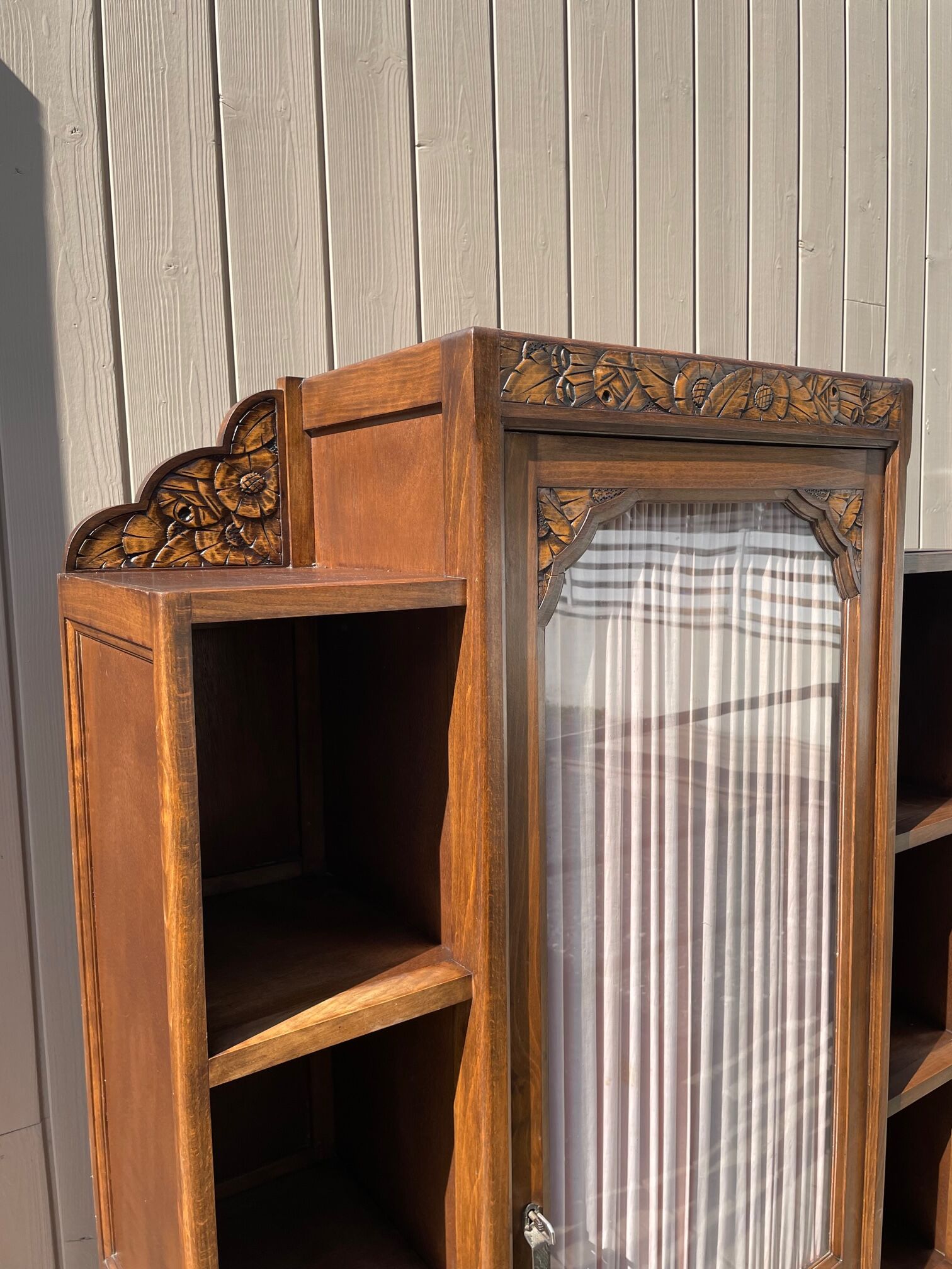 Art deco showcase