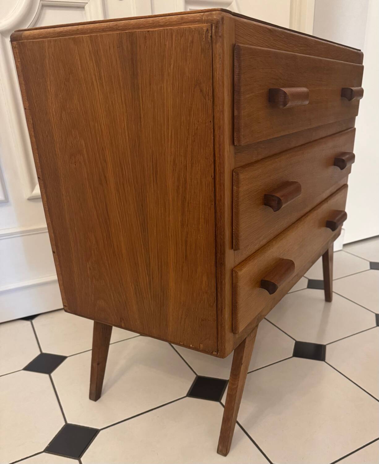 Commode vintage pied compas