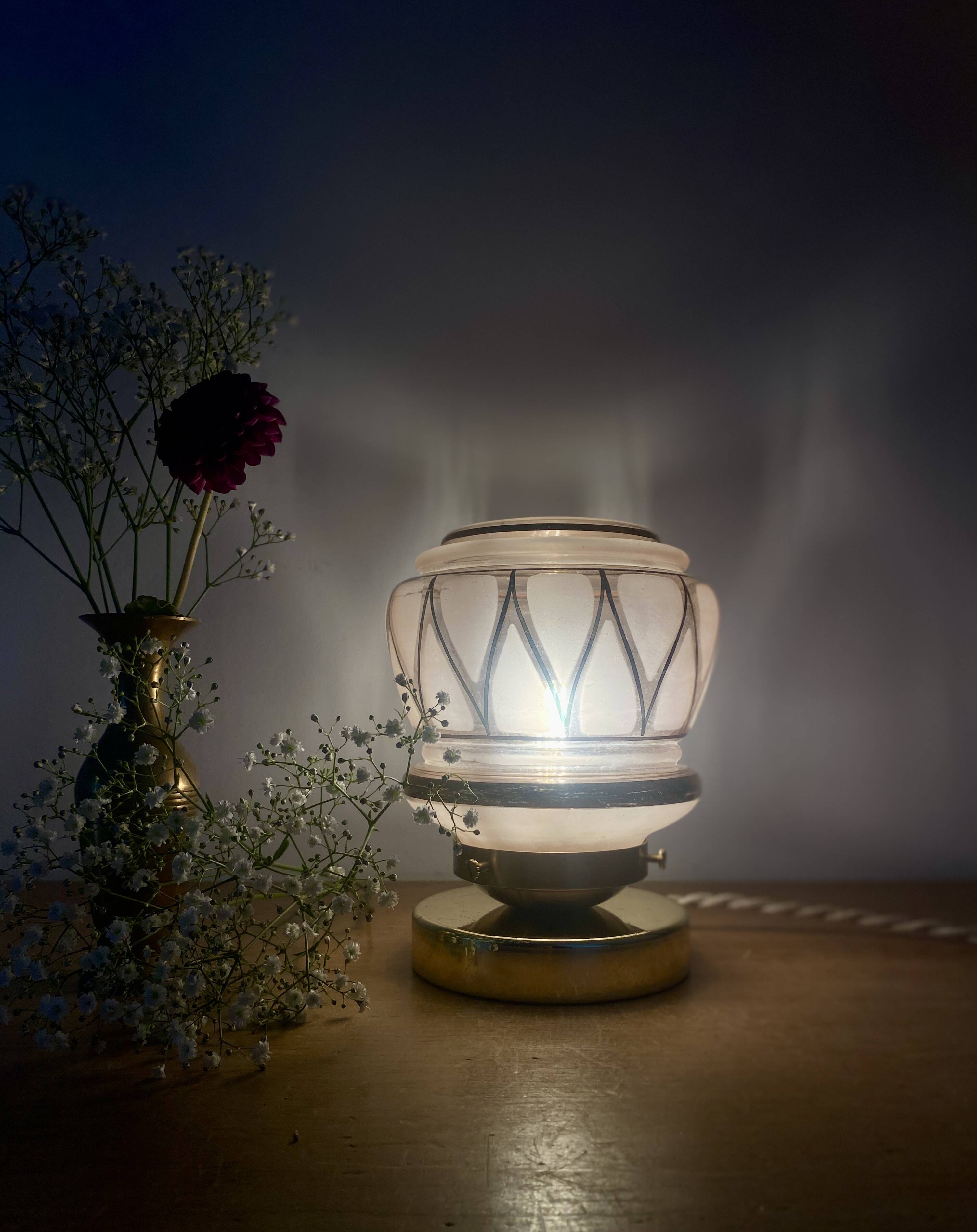 Vintage art deco globe table lamp in pink and gold glass
