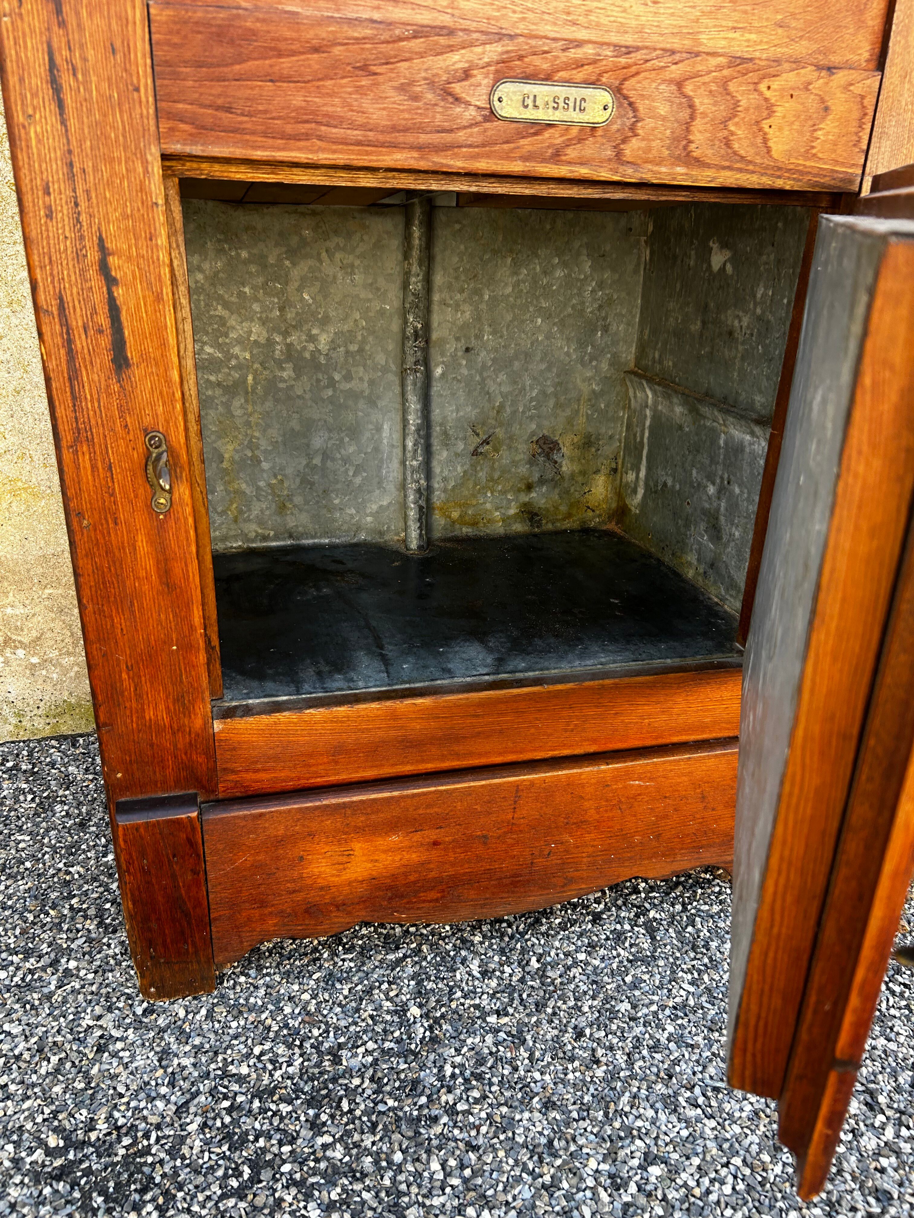 American icebox in oak and zinc – early 20th century