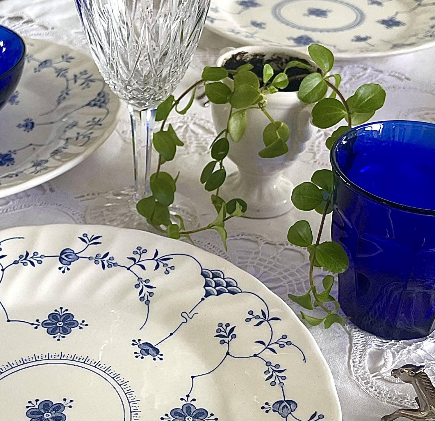 6 flat plates in English porcelain