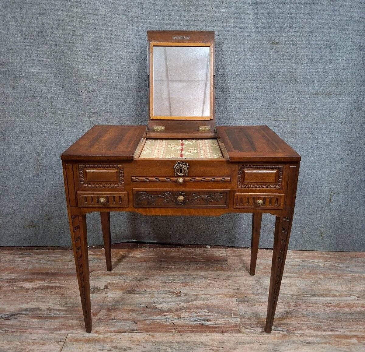 Dressing table / vanity from the Louis XVI period in walnut.