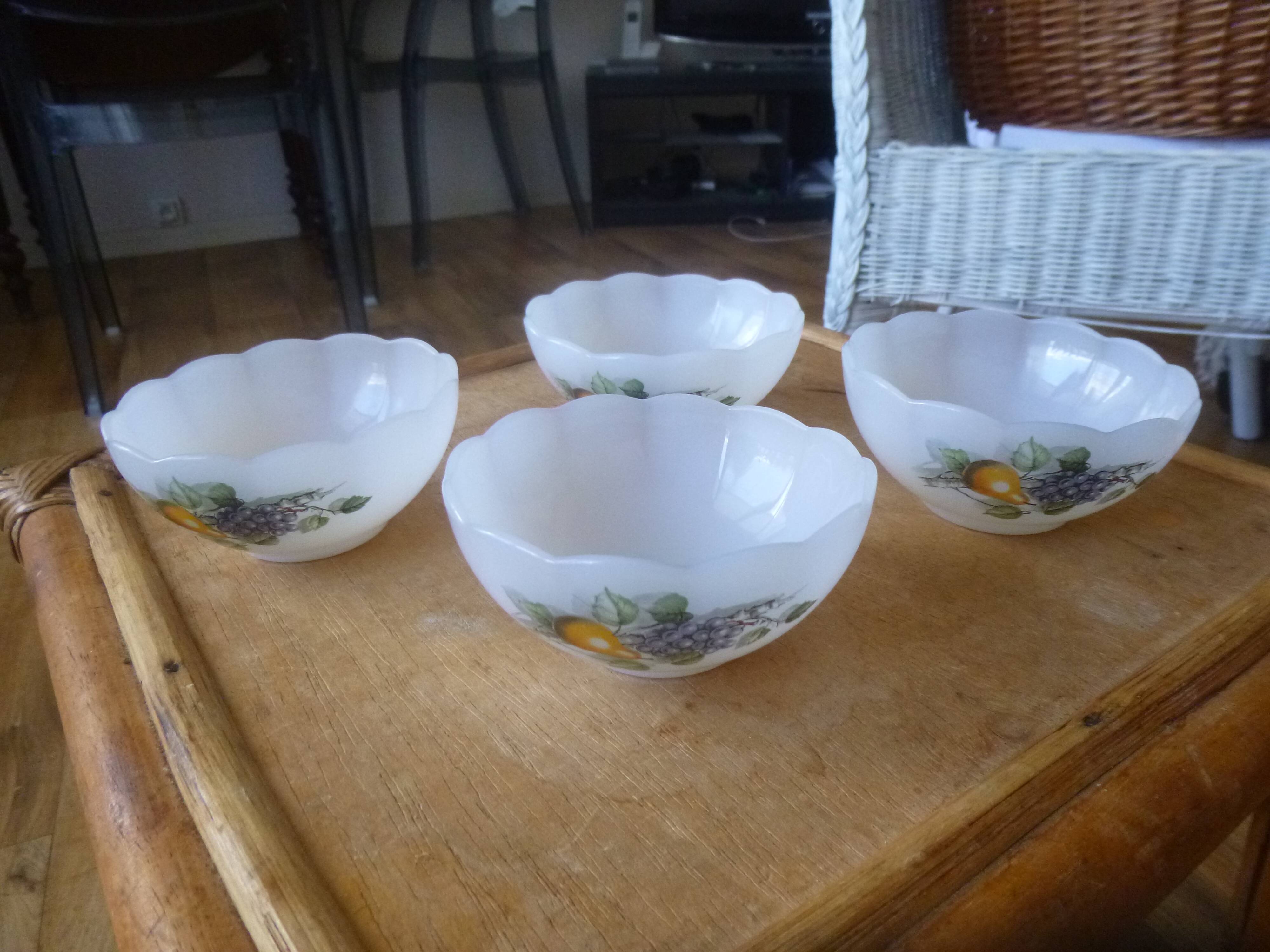 4 cups or ramekins Arcopal pear patterns grape 1970