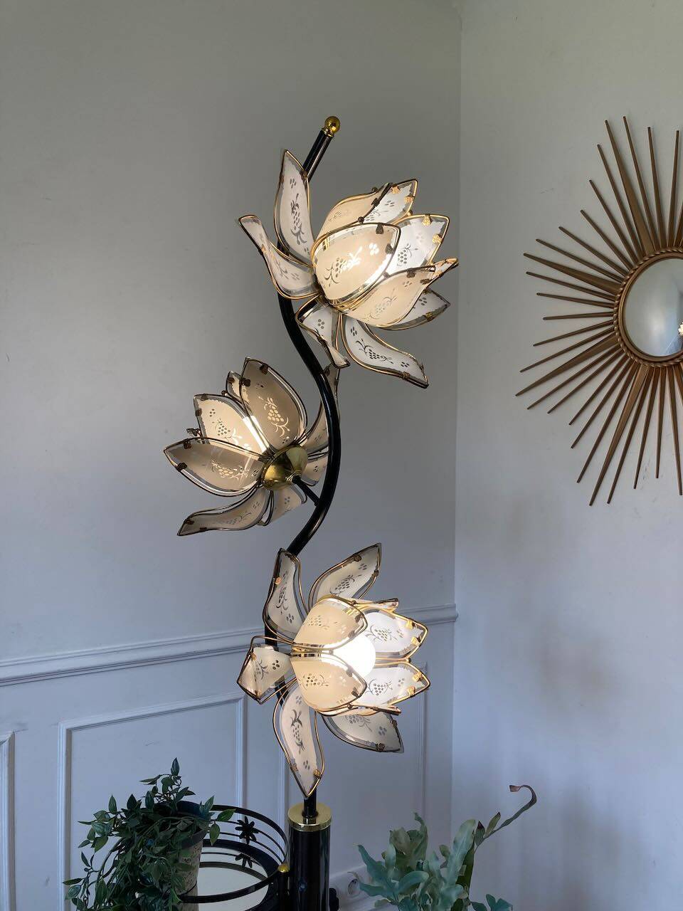 Lotus floor lamp 90s black and gold