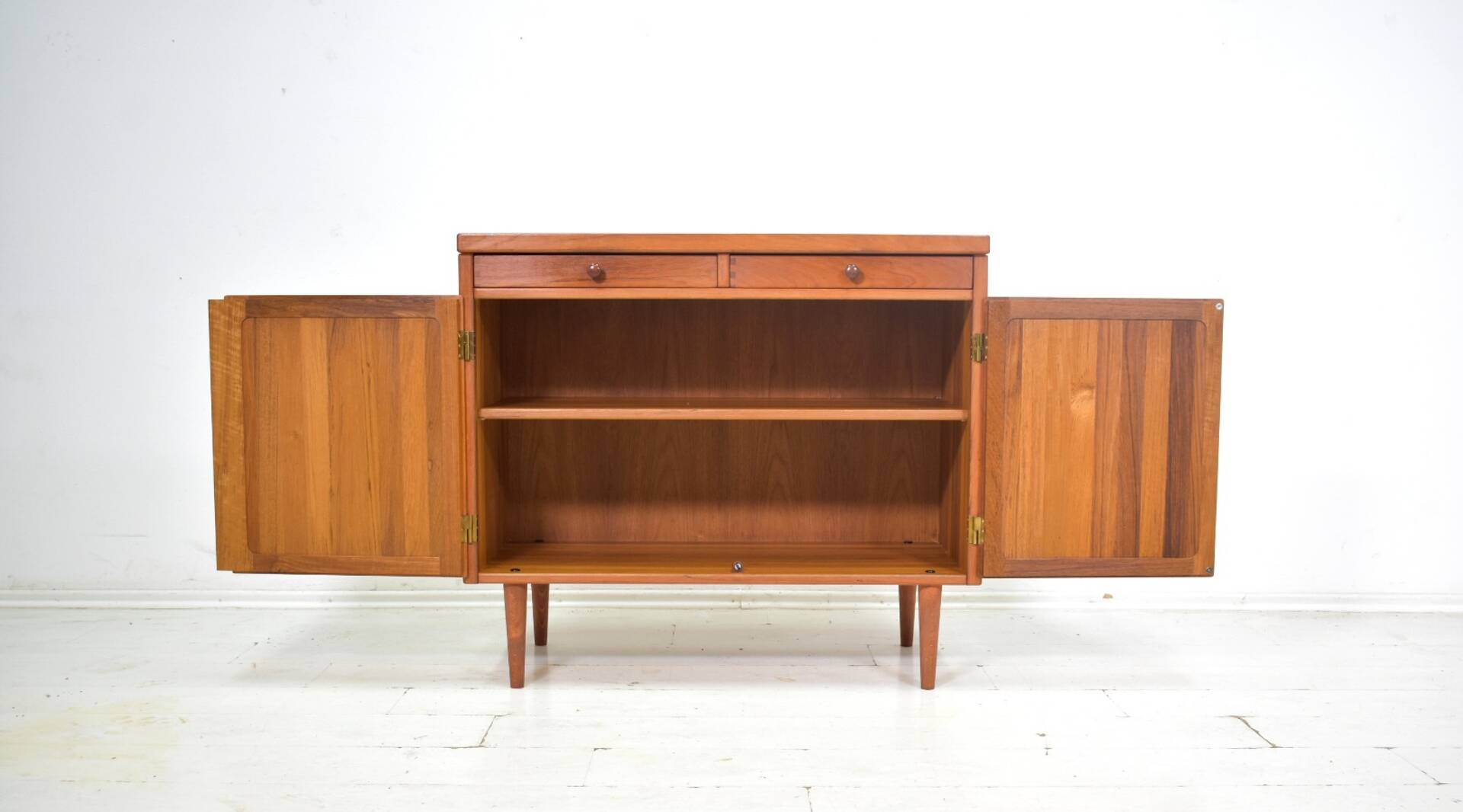 Buffet scandinave en teck massif des années 1960
