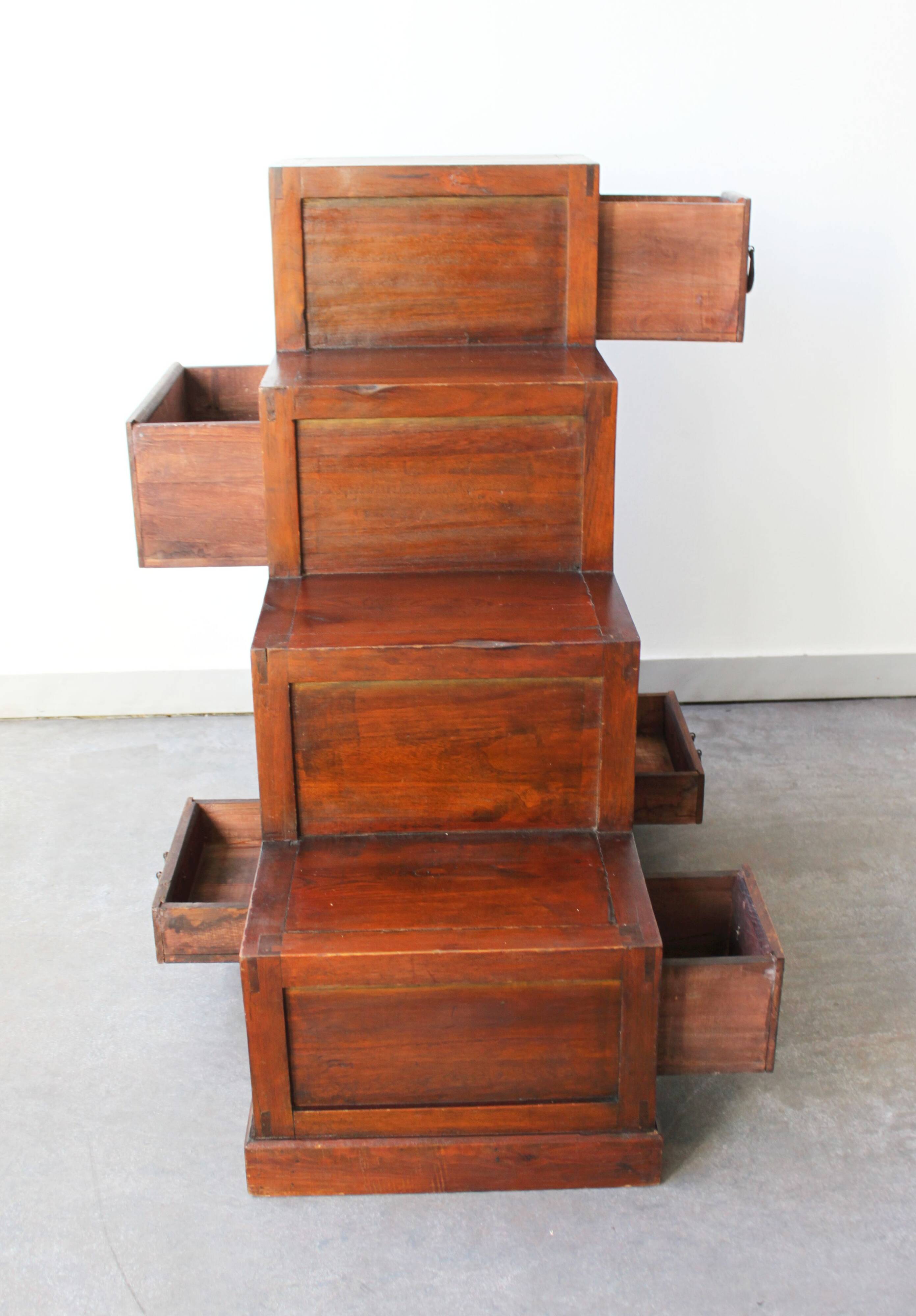 Meuble escaliers, en bois massif, mid century.