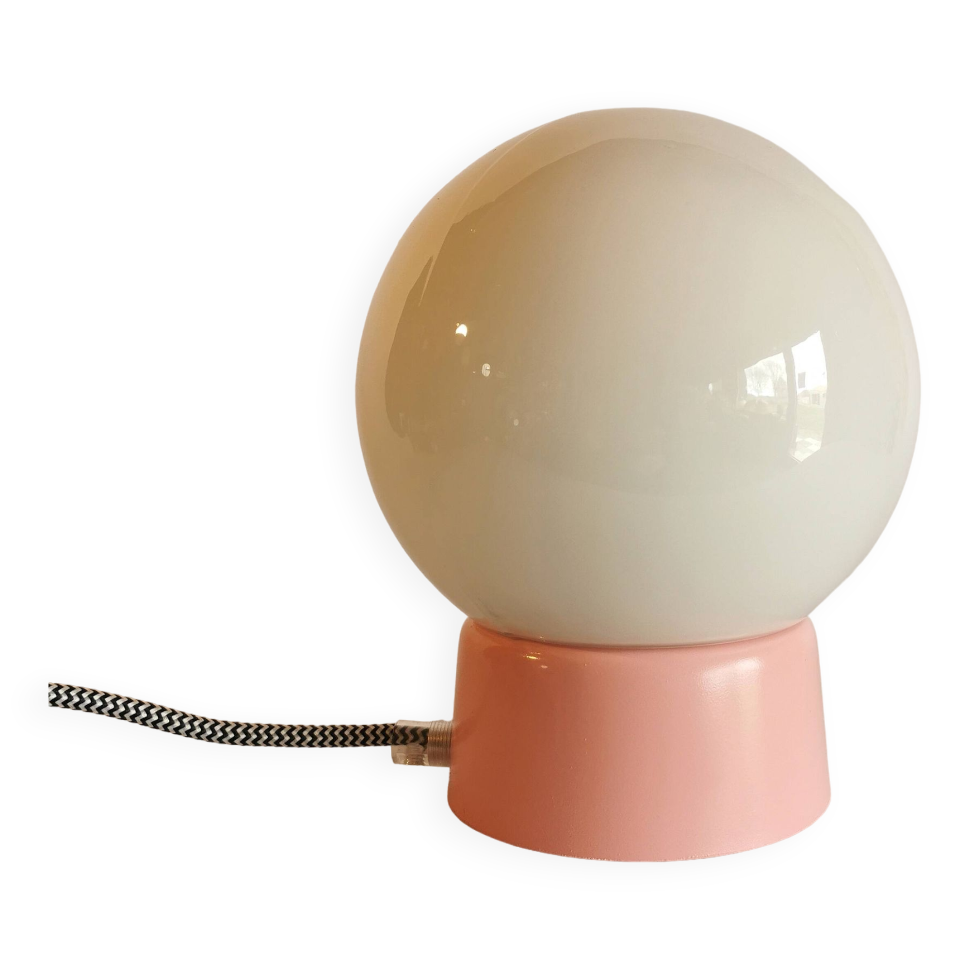 Vintage white opaline living room bedside desk lamp "Malabar"