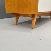 Armoire U-450 en placage de chêne, variante jaune et blanc, Jiří Jiroutek pour Inte
