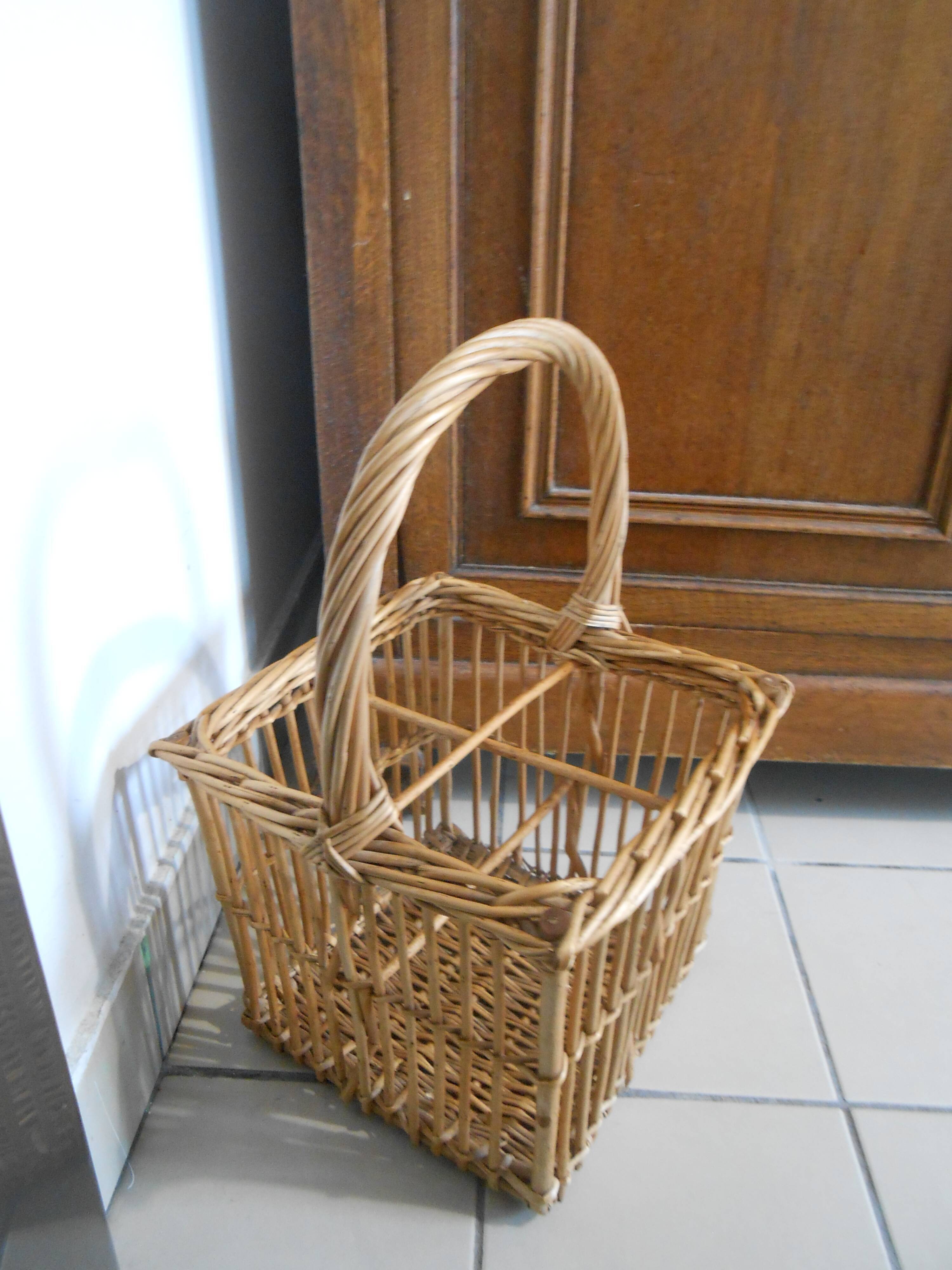 Wicker bottle