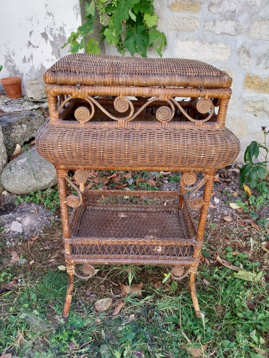 Rattan worker