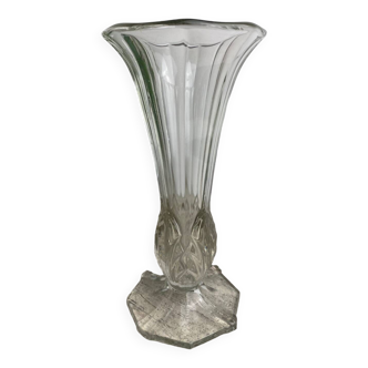 Vase en cristal moulé