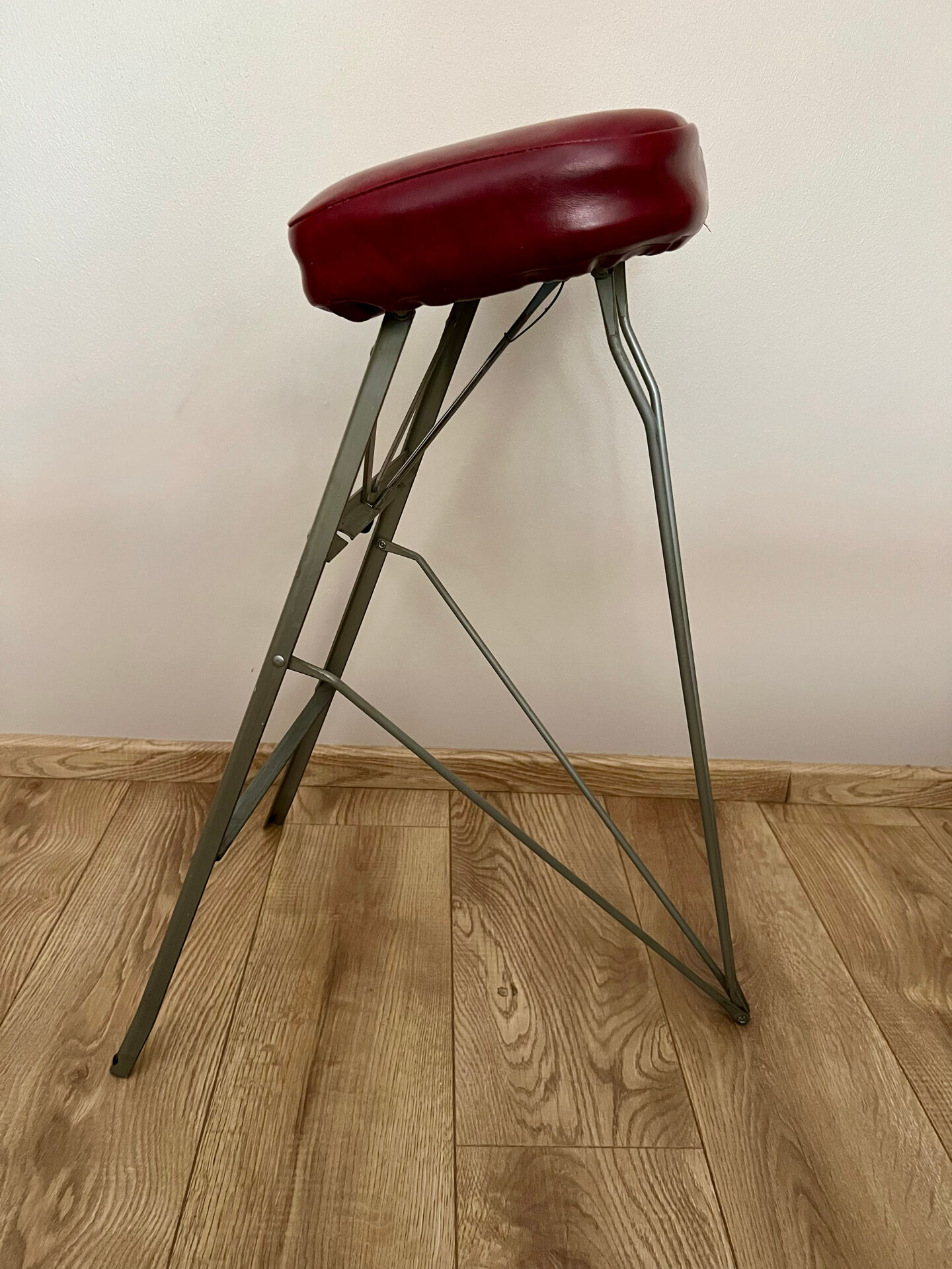 Vintage folding stool Libellule – Normafix – burgundy faux leather – years