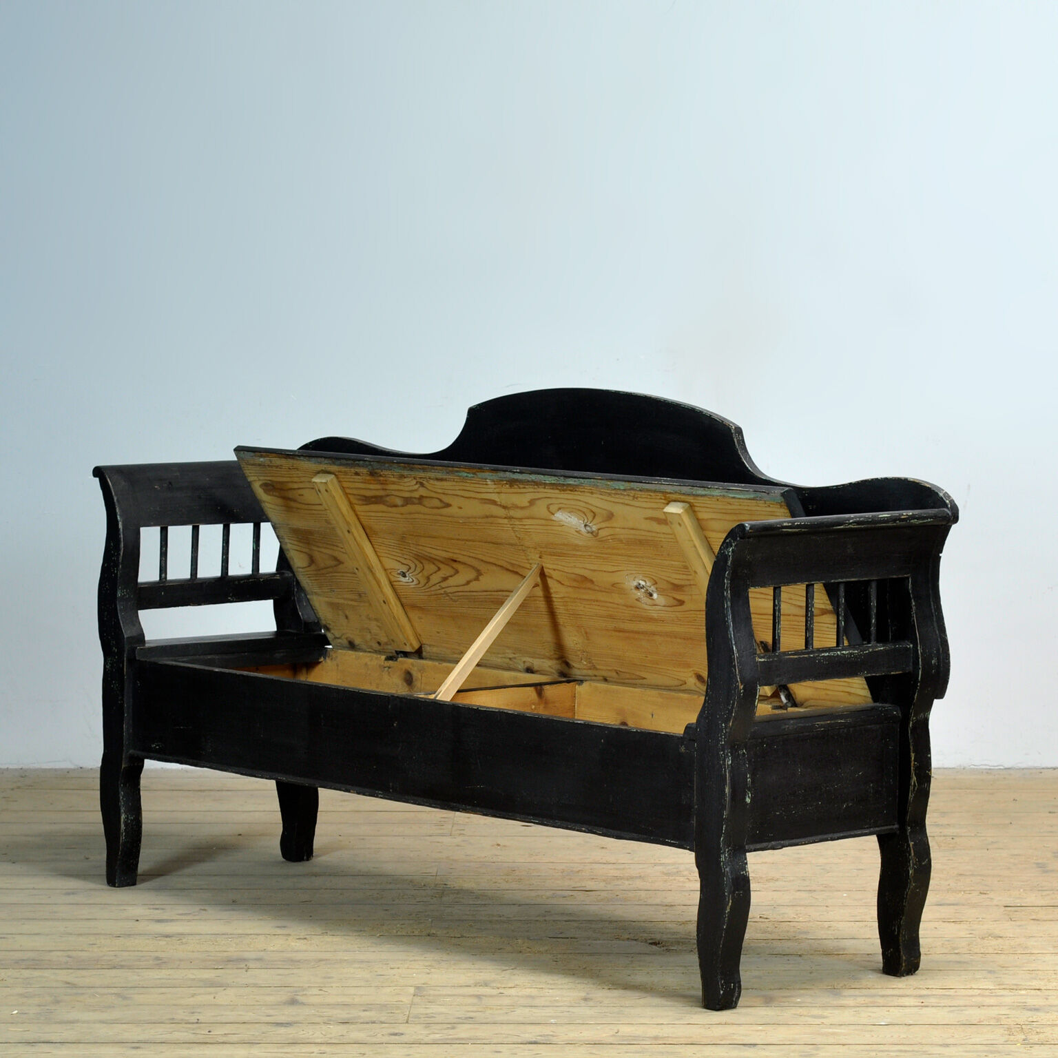 Antique pine drop-top bench, 1900s
