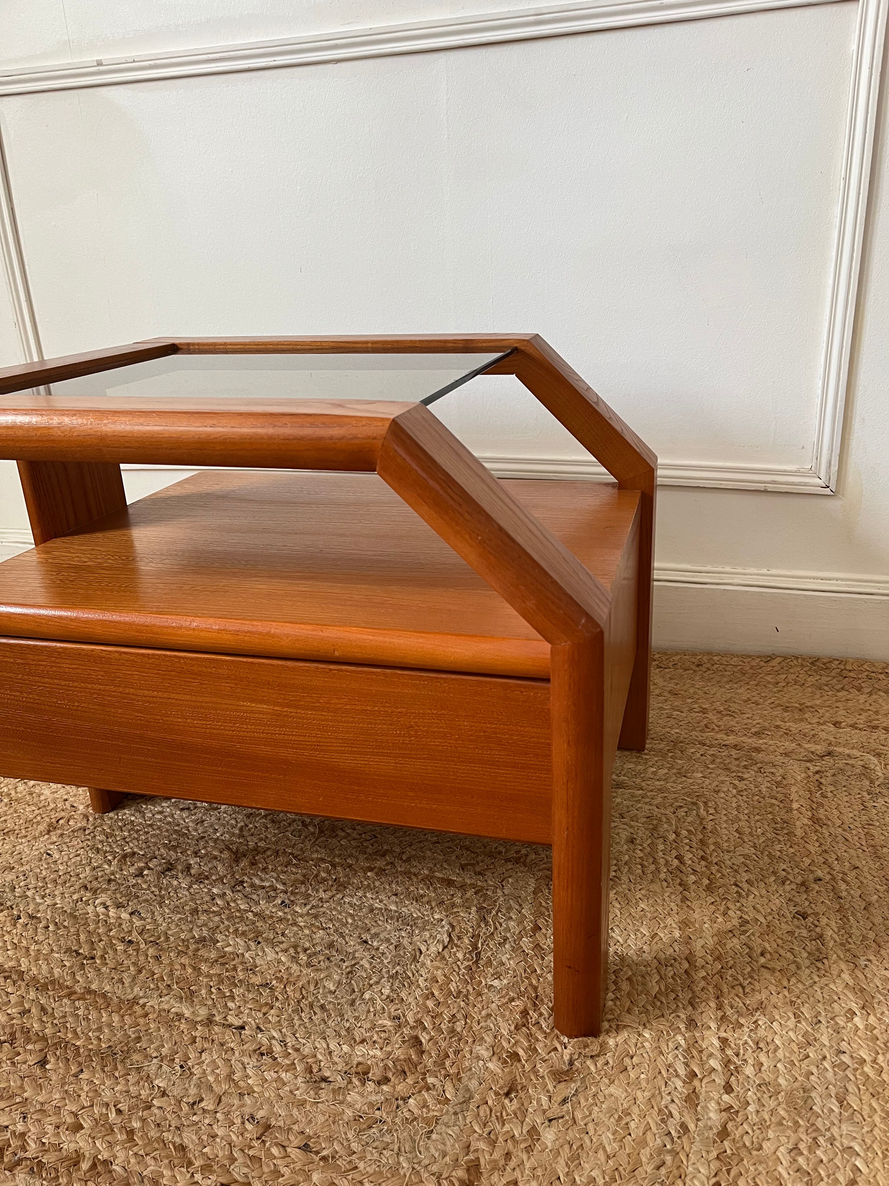 Table de chevet en orme vintage
