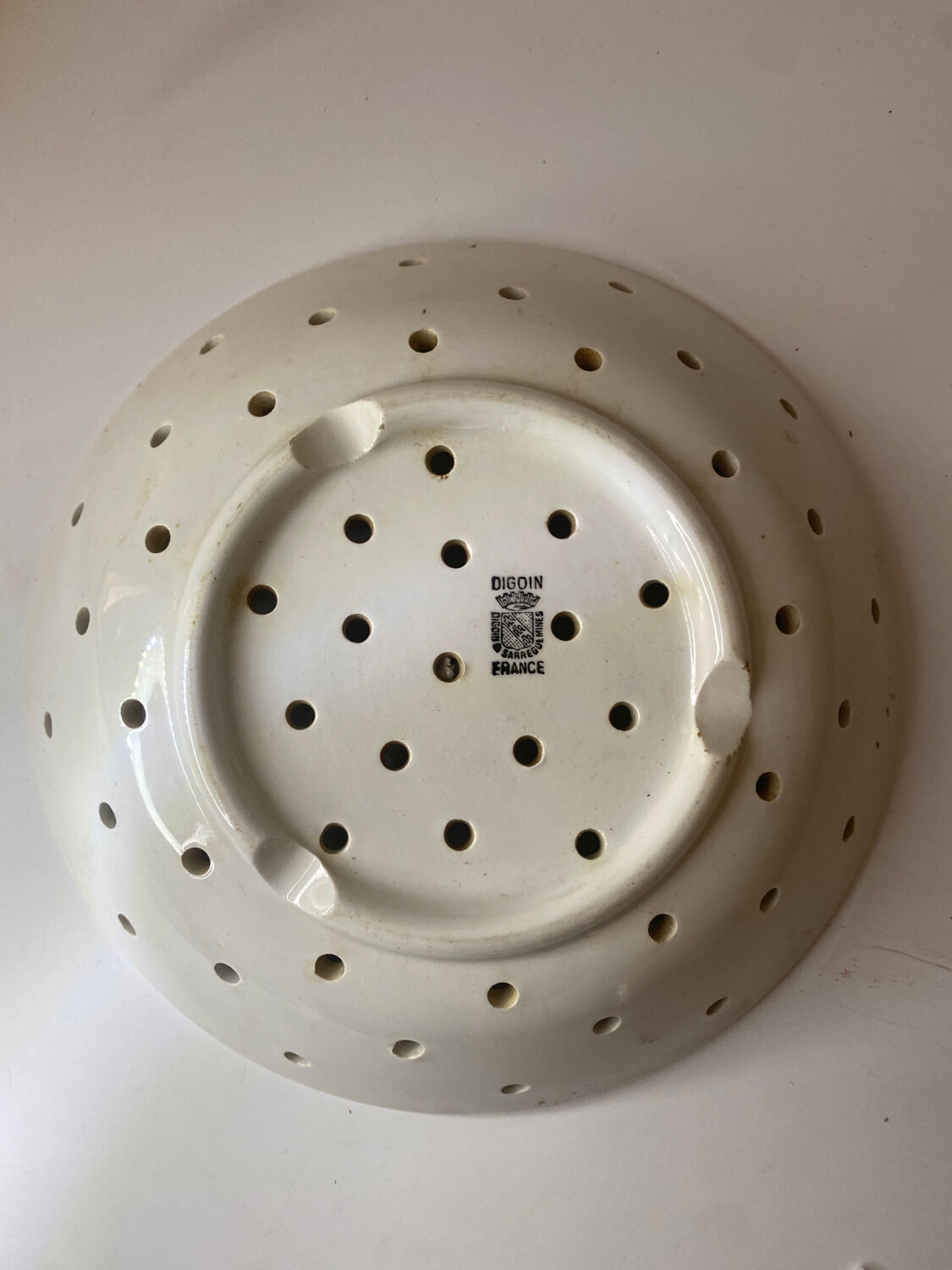 Porcelain strawberry strainer