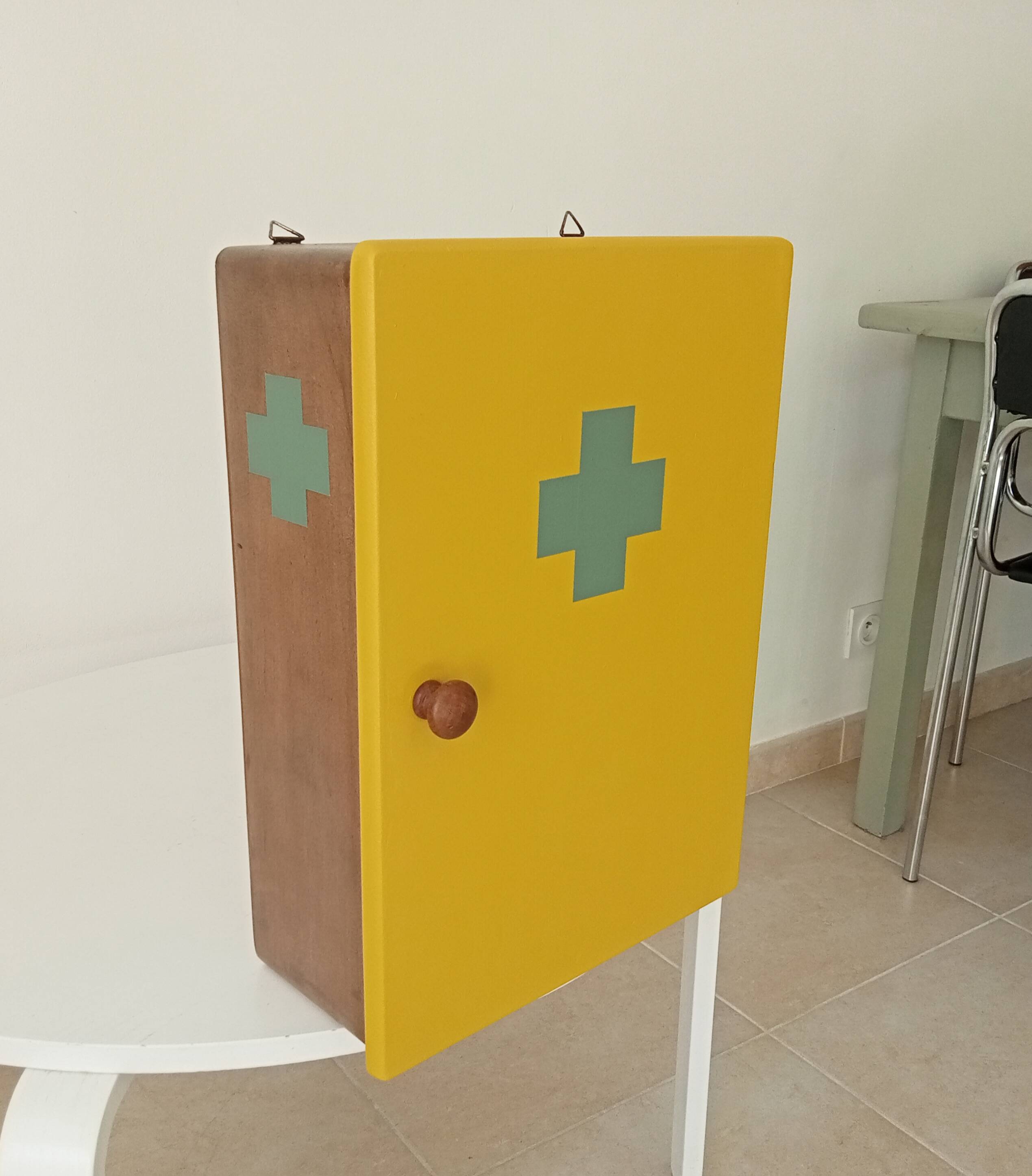 Vintage medicine cabinet 50s/60s