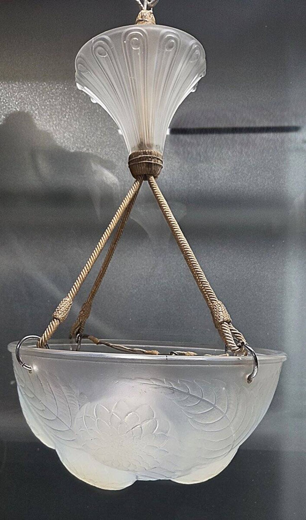 René Lalique, pendant light, opalescent chandelier, "Dahlias", signed, excellent condition.