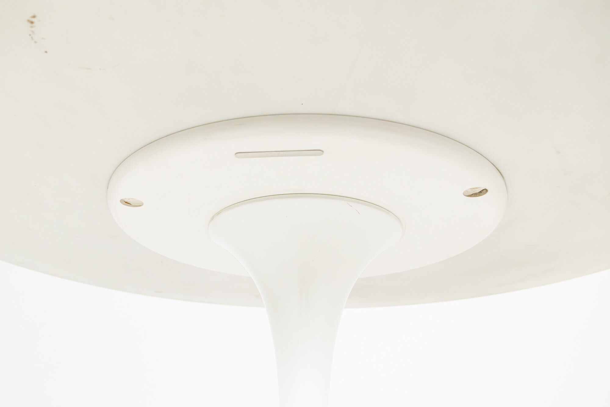 Round marble Tulip dining table by Eero Saarinen, 2000s