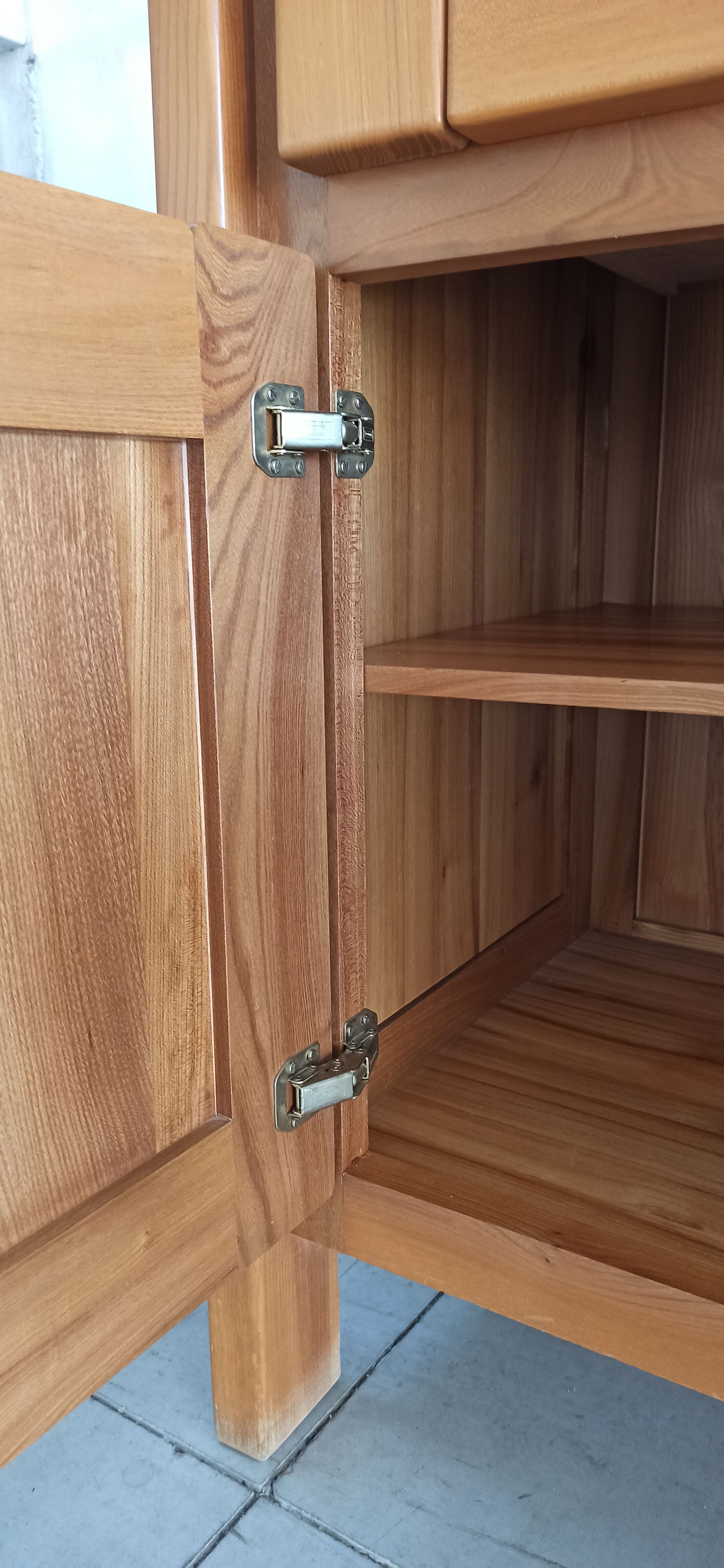 Elm sideboard Maison Regain, 80's