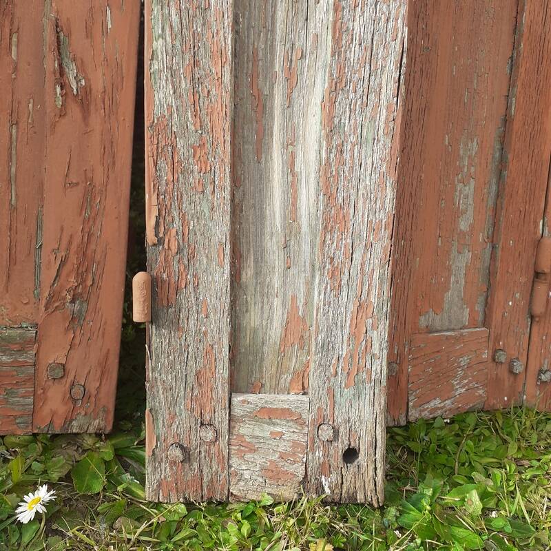 Volets anciens persiennes en parties hautes panneaux pliants bois massif