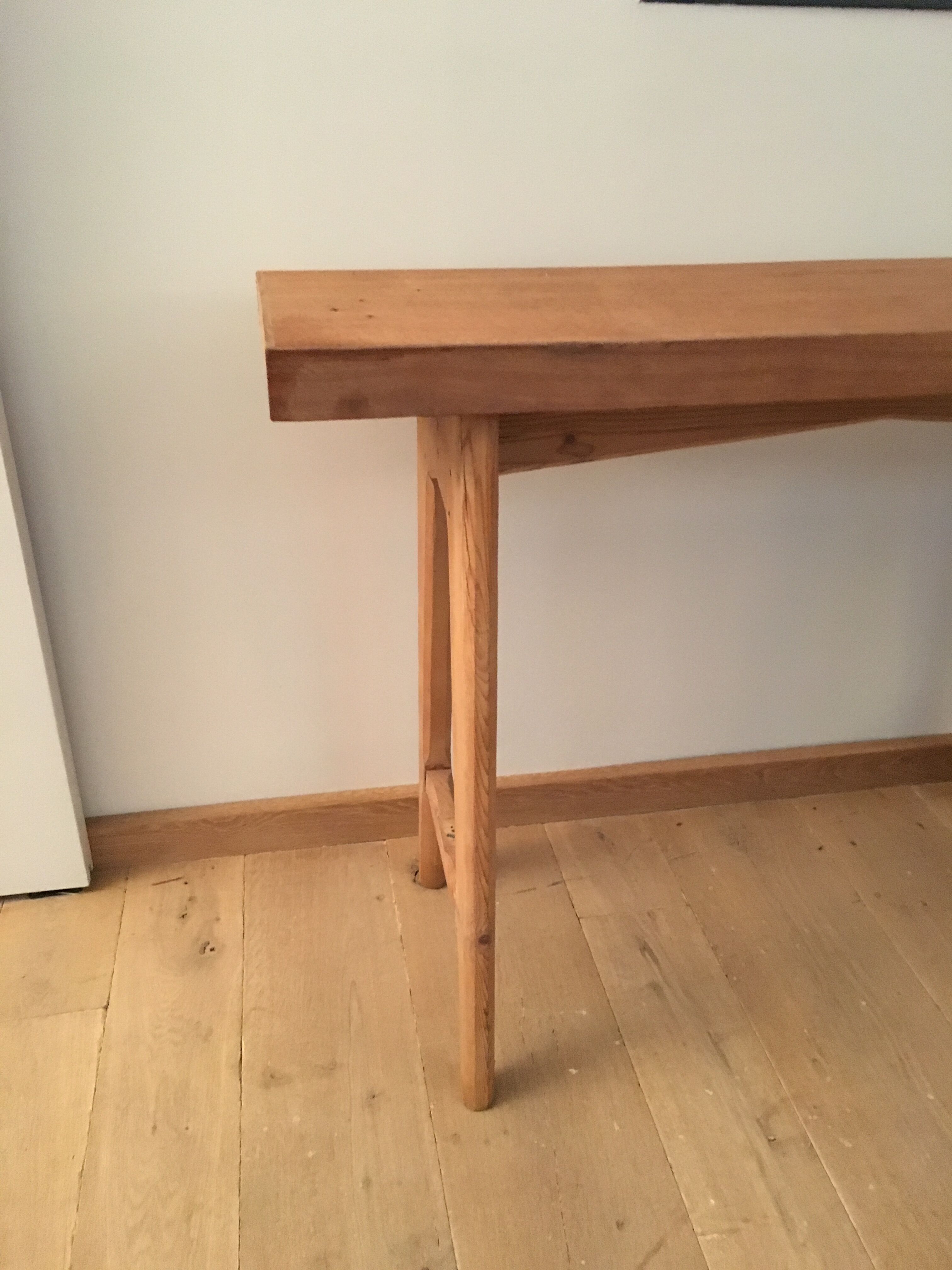Console in raw wood